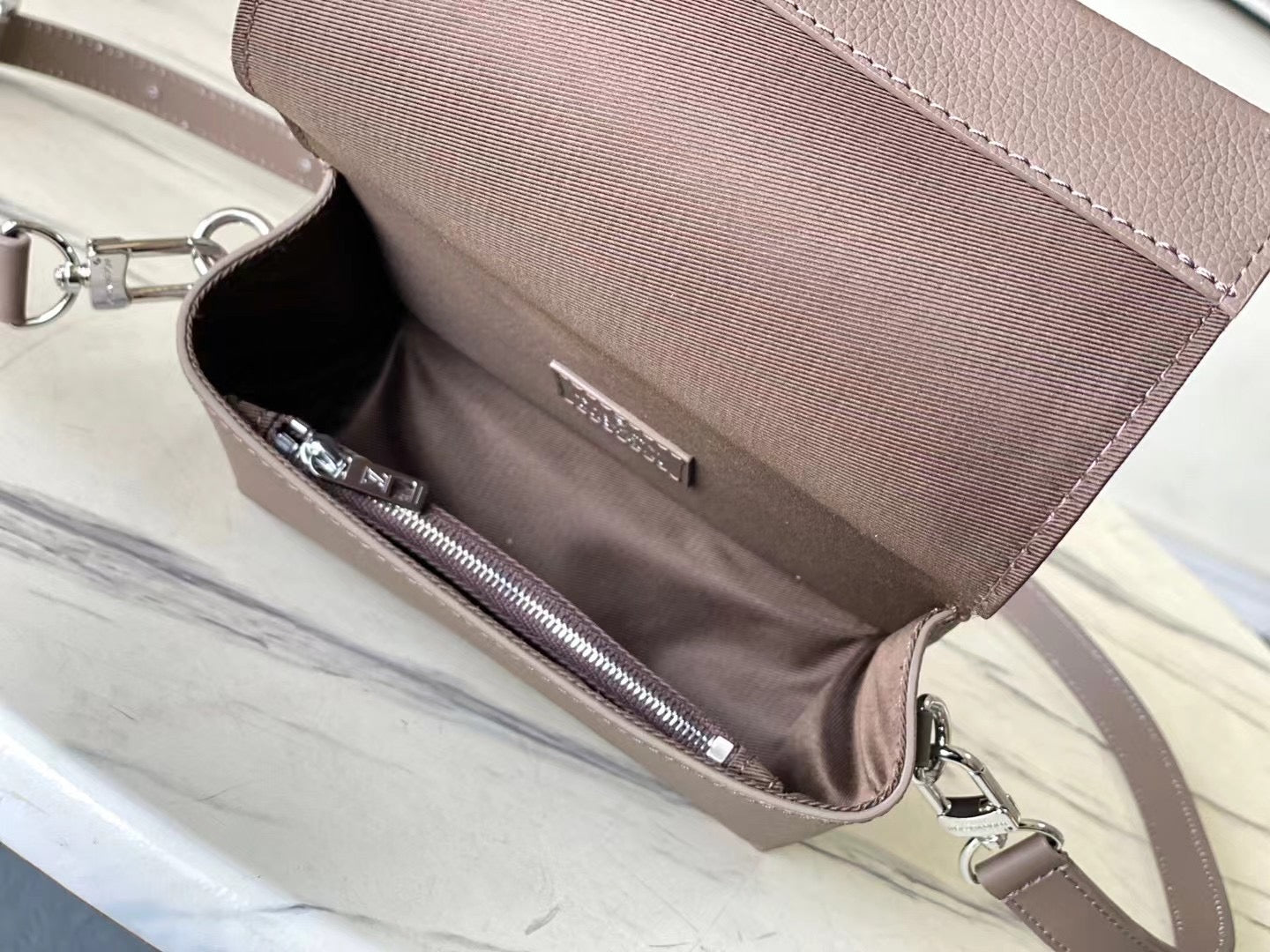 LuxluxHouse Best Quality Bags Louis Vuitton Women Men