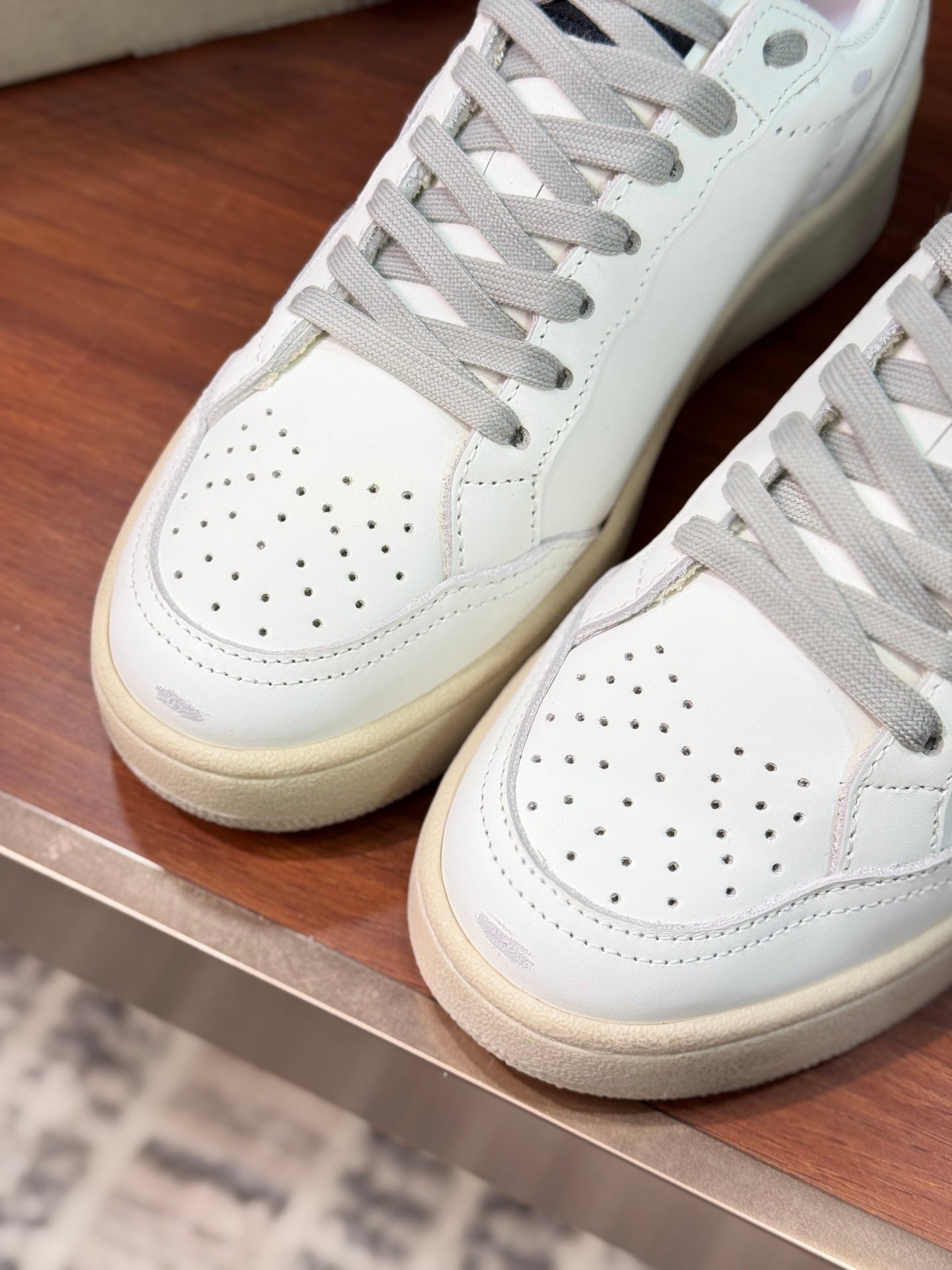 LuxluxHouse Best Quality Shoes Golden Goose
