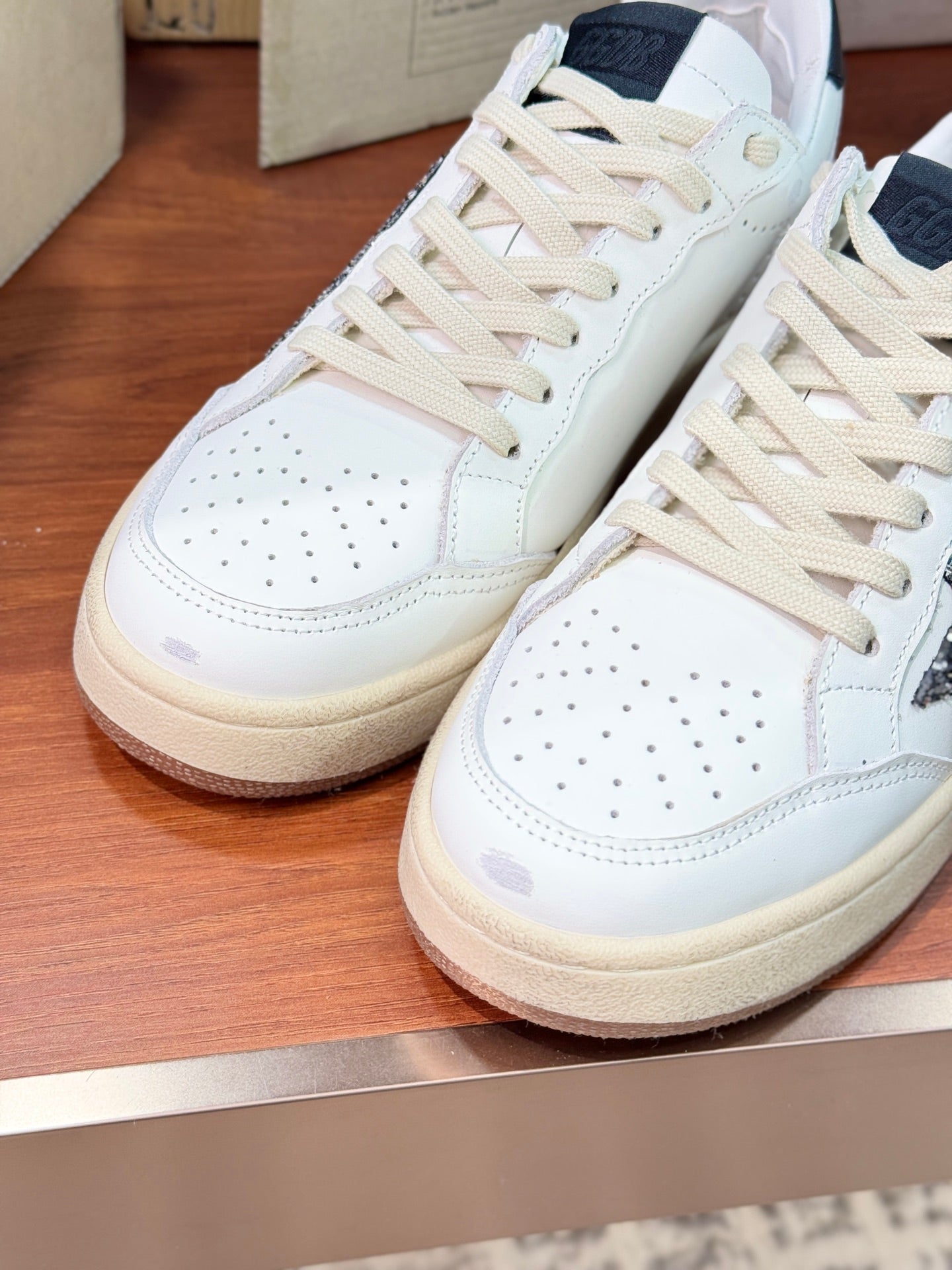 LuxluxHouse Best Quality Shoes Golden Goose