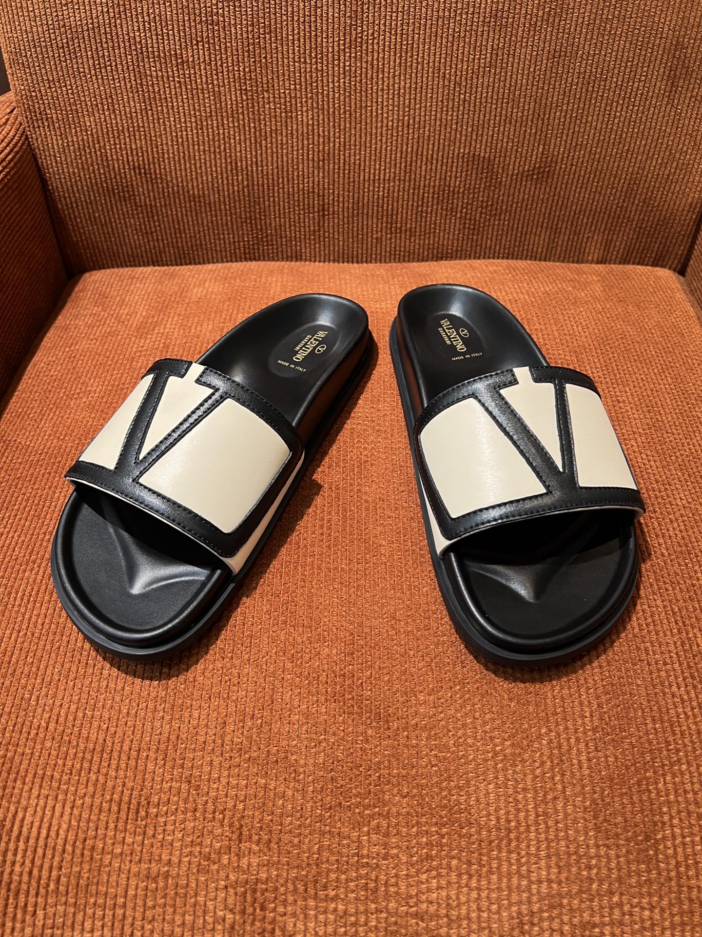 LuxluxHouse Best Quality Sandals Valentino