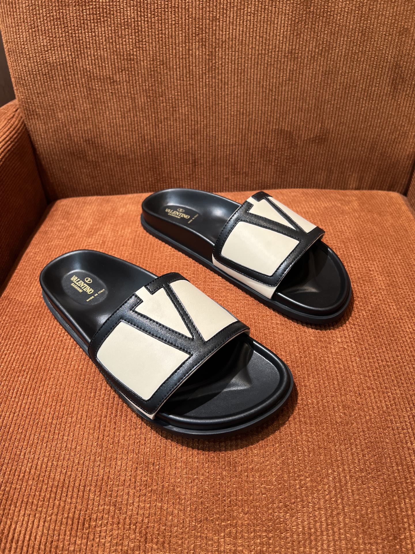 LuxluxHouse Best Quality Sandals Valentino