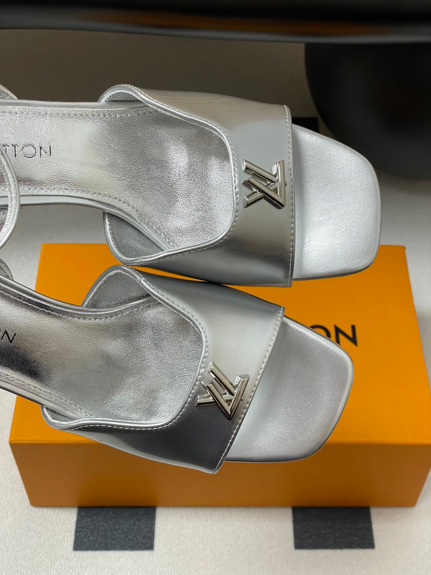 LuxluxHouse Best Quality Women Shoes Louis Vuitton
