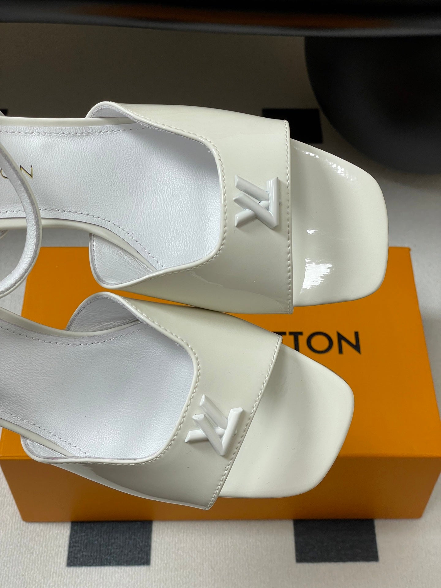 LuxluxHouse Best Quality Women Shoes Louis Vuitton