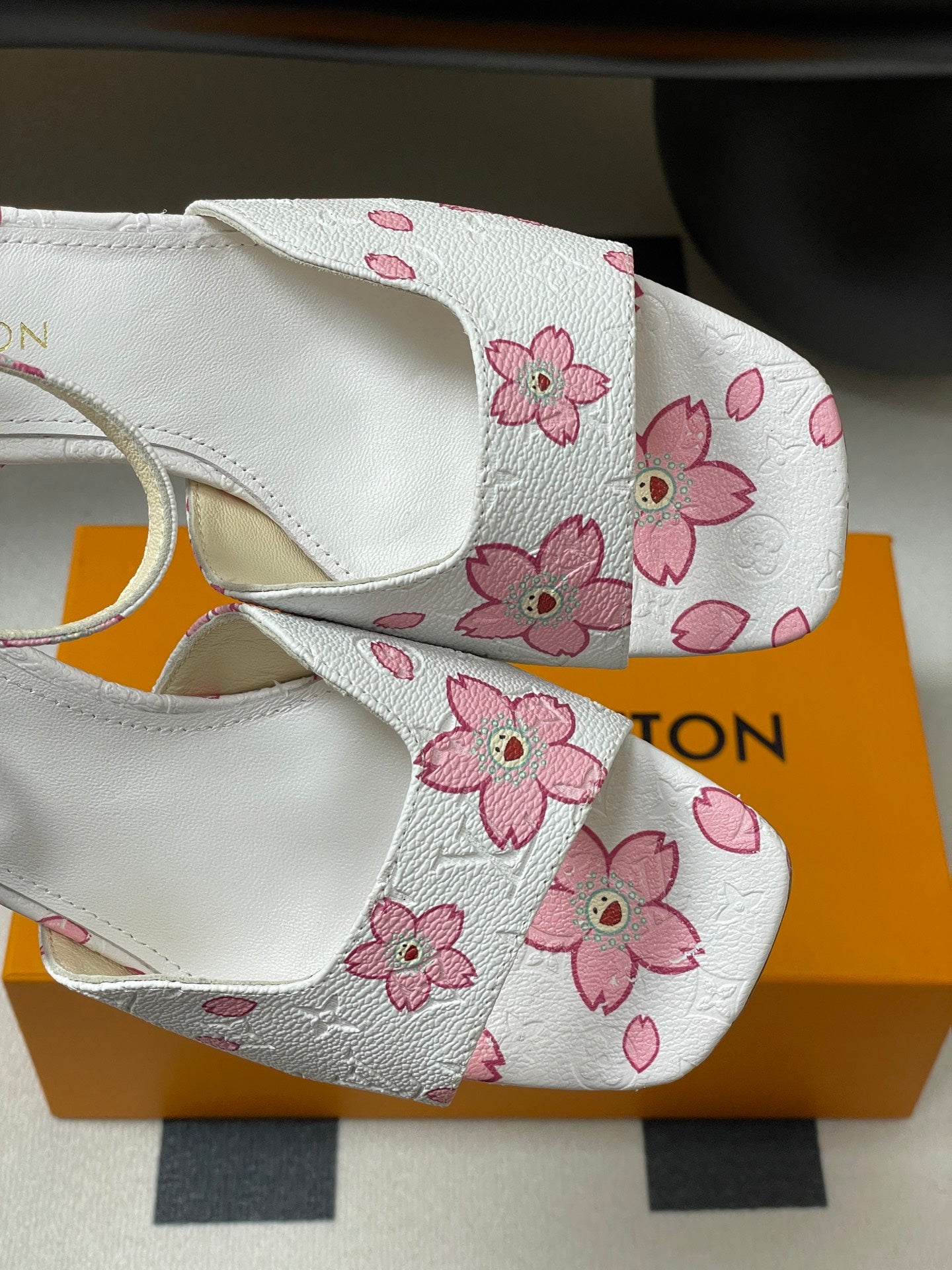 LuxluxHouse Best Quality Women Shoes Louis Vuitton