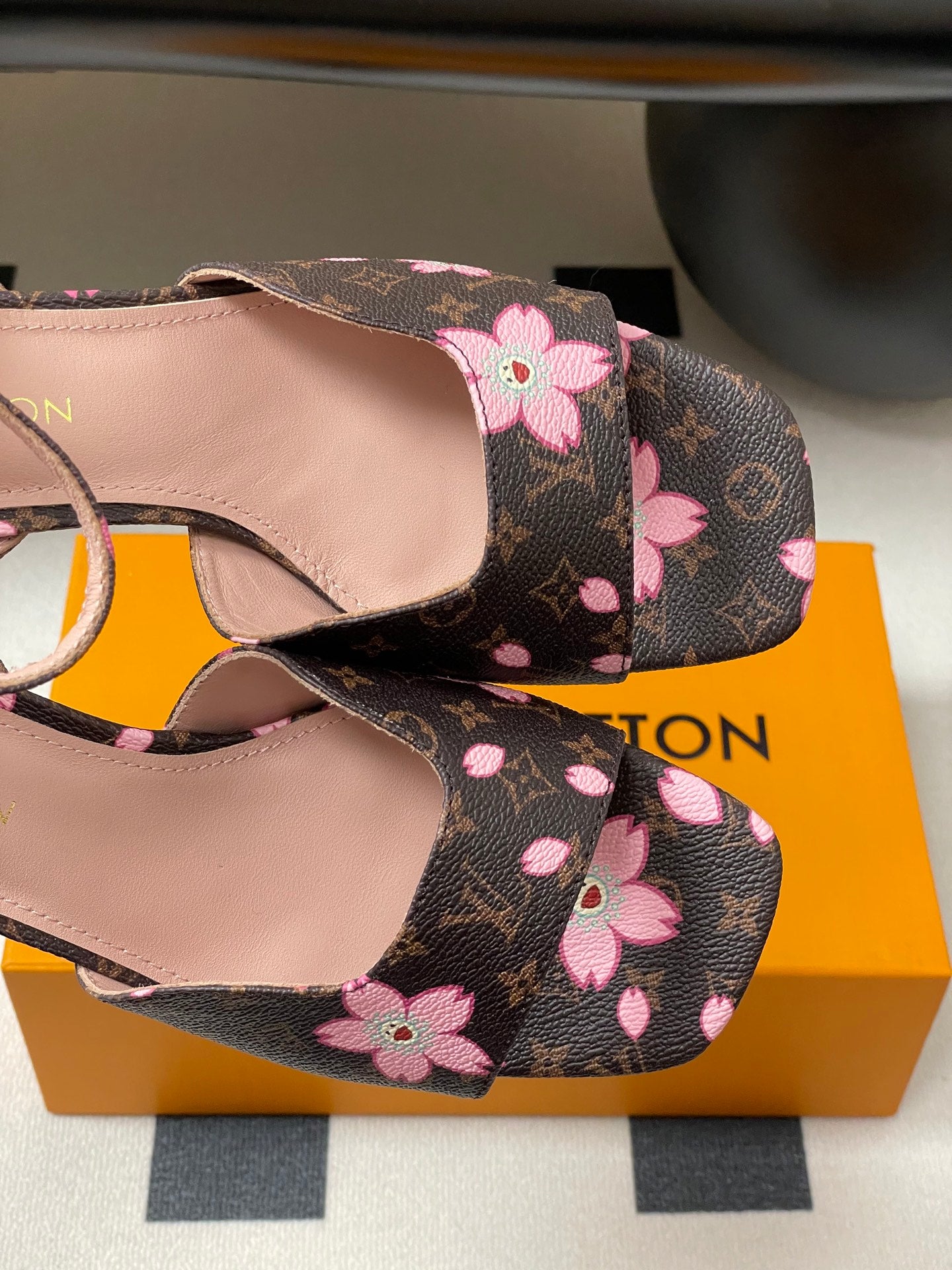 LuxluxHouse Best Quality Women Shoes Louis Vuitton
