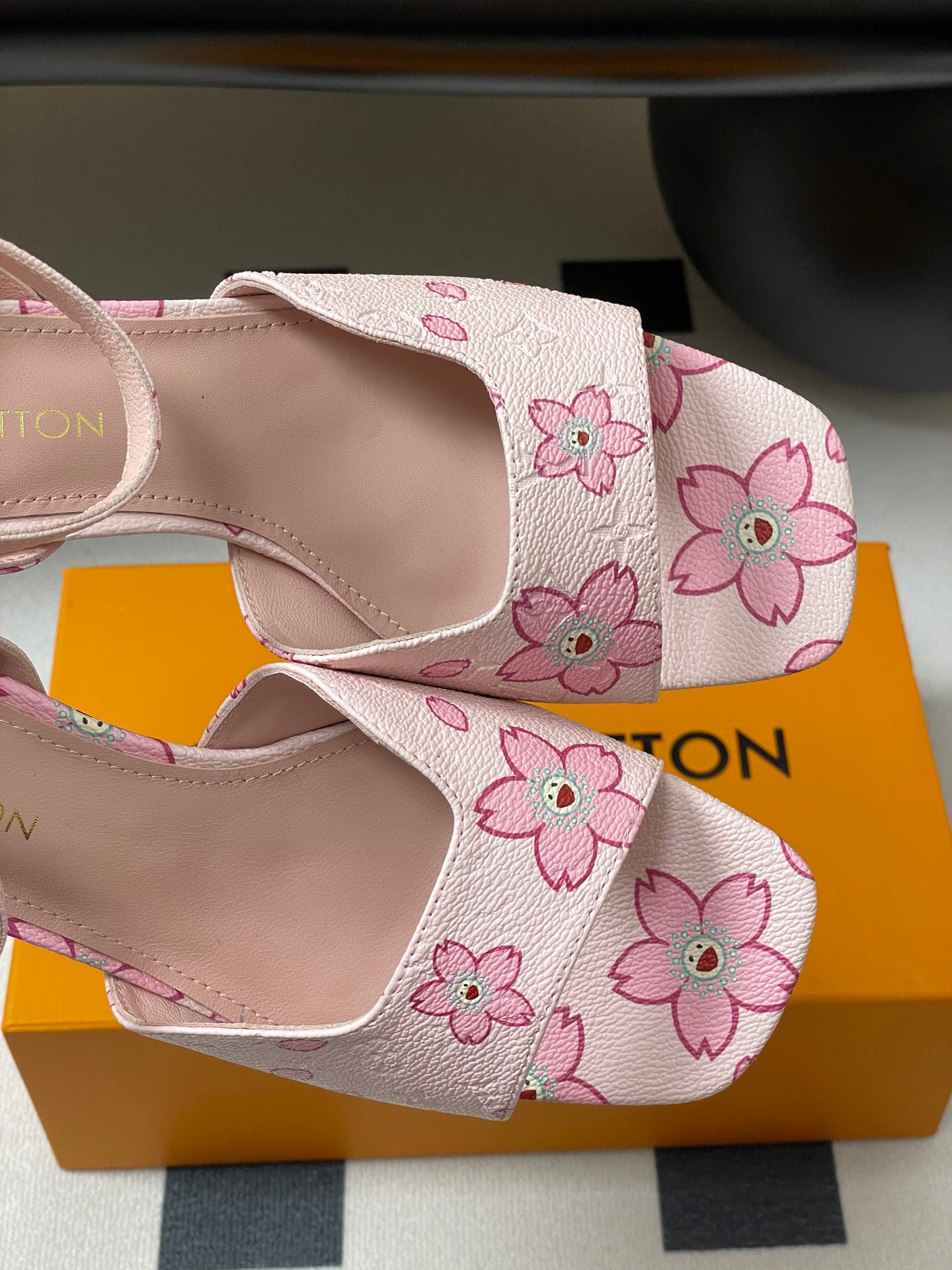 LuxluxHouse Best Quality Women Shoes Louis Vuitton