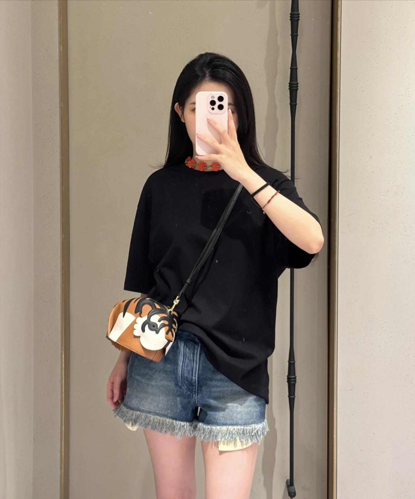 LuxluxHouse Best Quality Clothes T-shirt Loewe