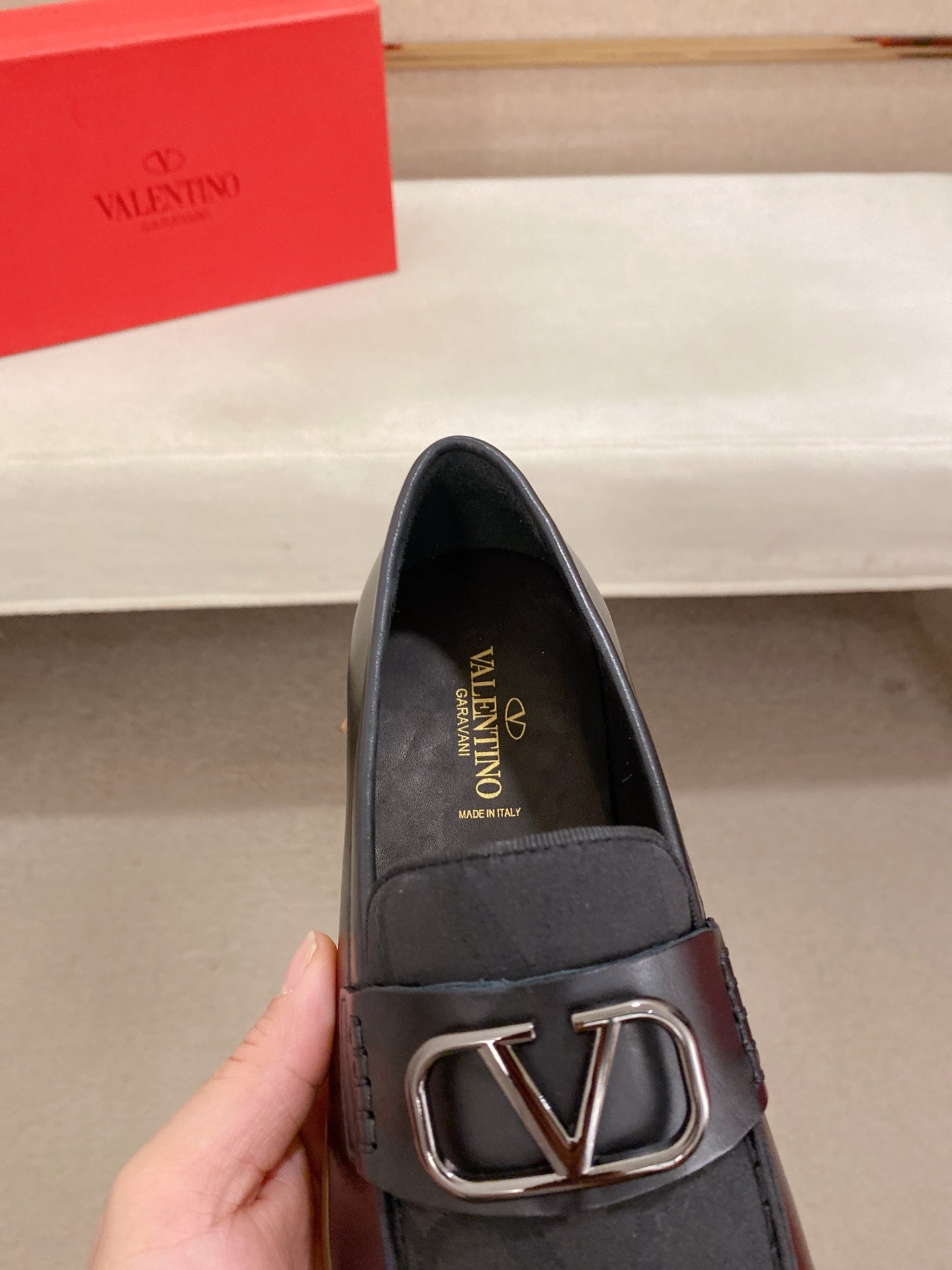 LuxluxHouse Best Quality Shoes Valentino