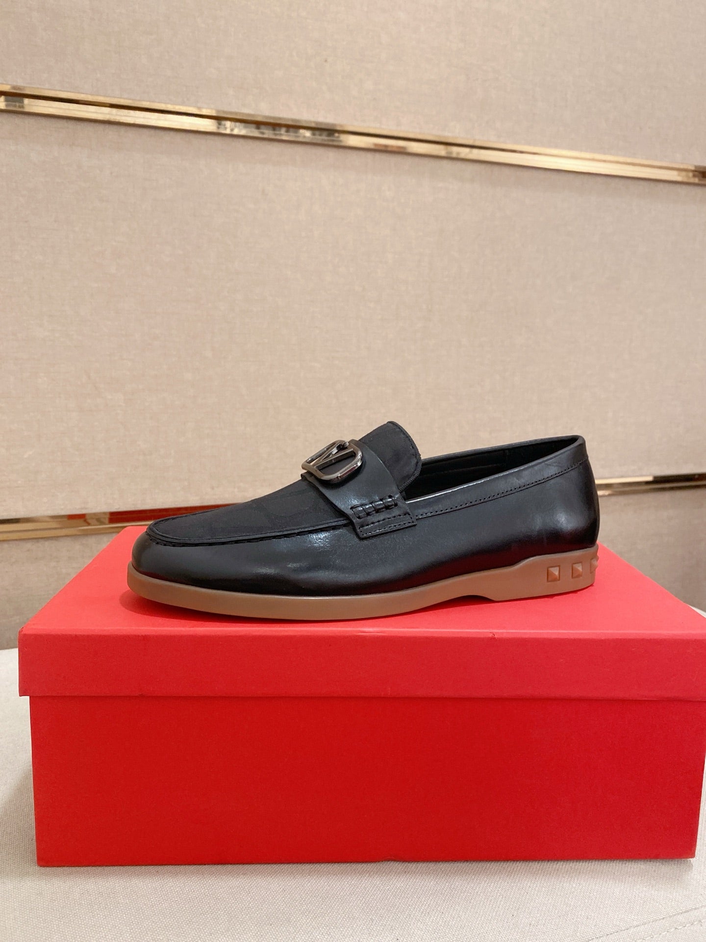 LuxluxHouse Best Quality Shoes Valentino