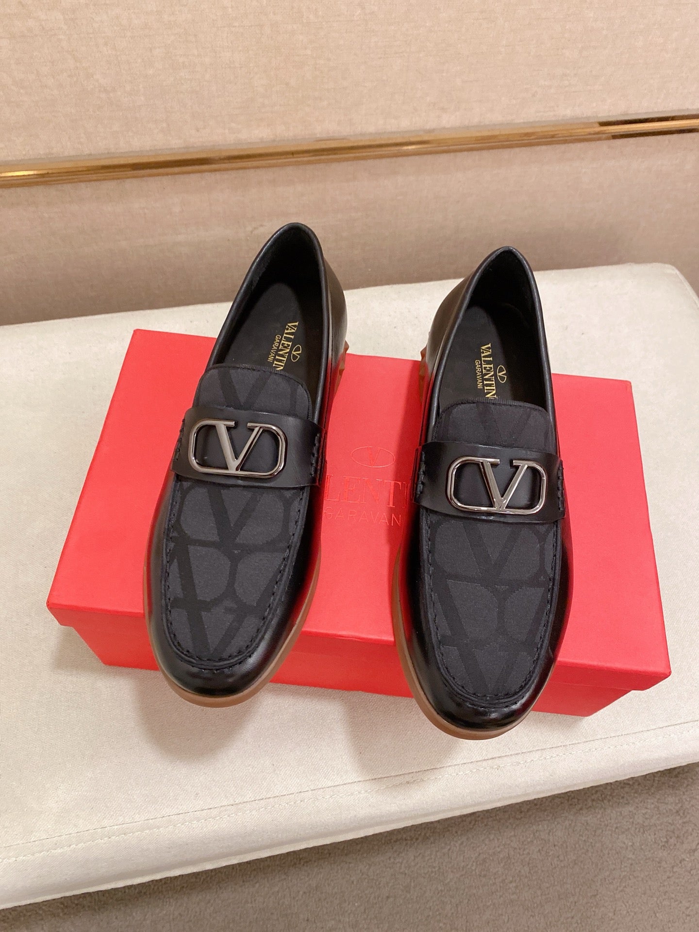 LuxluxHouse Best Quality Shoes Valentino