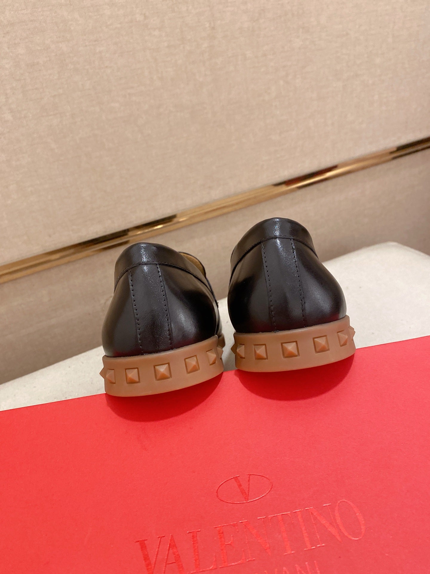 LuxluxHouse Best Quality Shoes Valentino