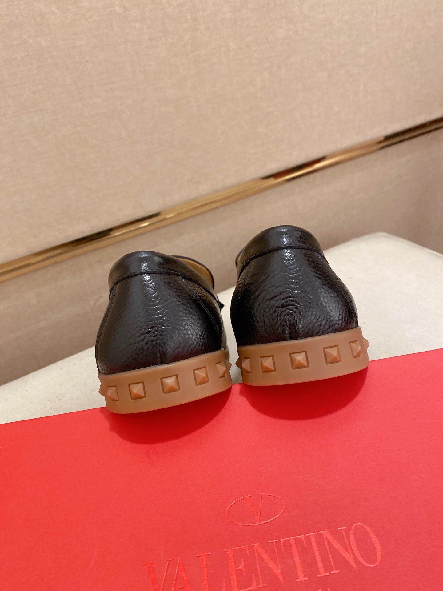 LuxluxHouse Best Quality Shoes Valentino