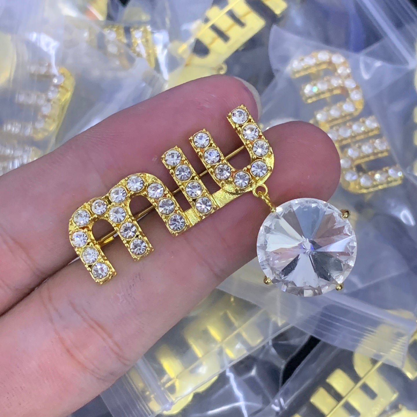 luxluxhouse Low price and high quality accessories Miu Miu