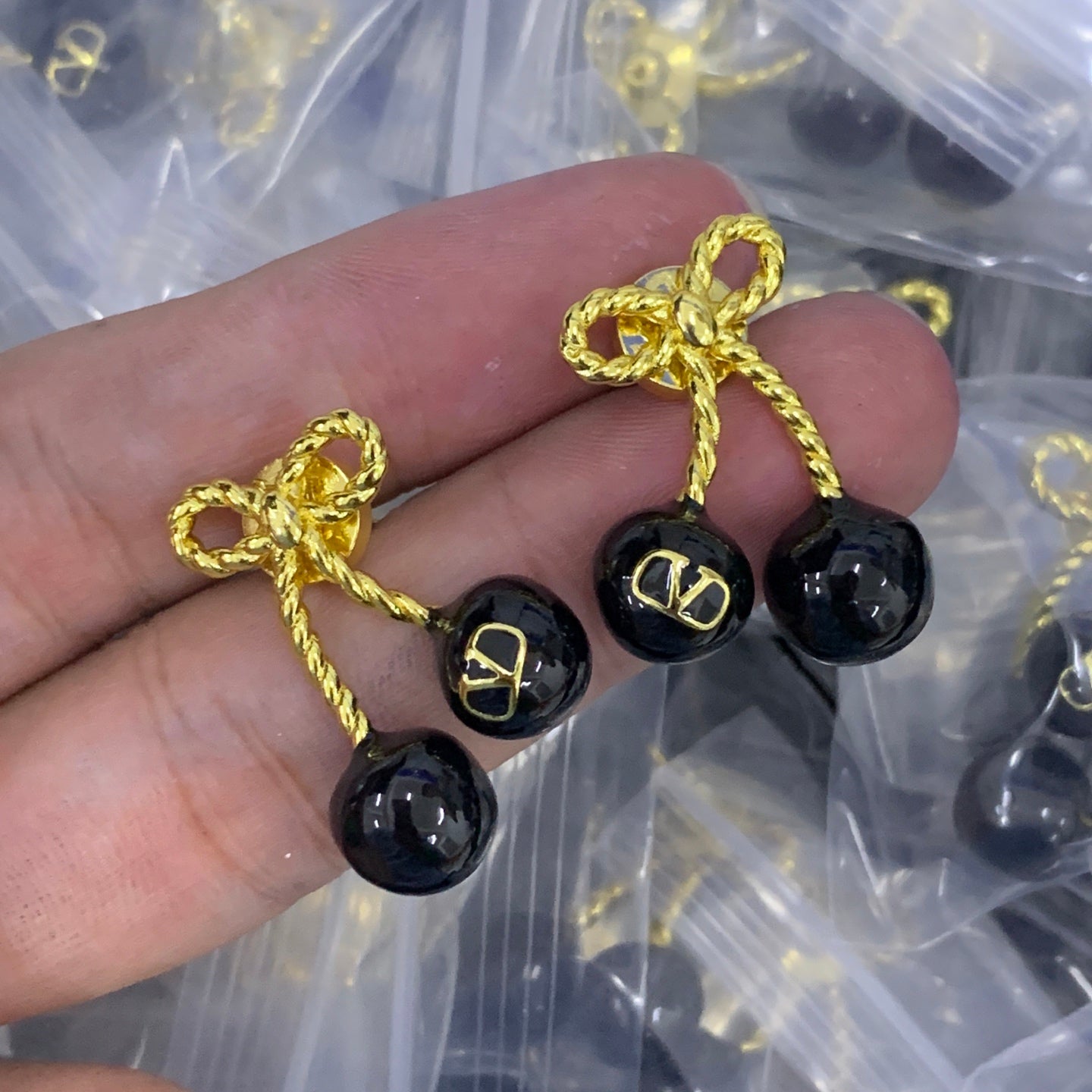 luxluxhouse Low price and high quality accessories Valentino