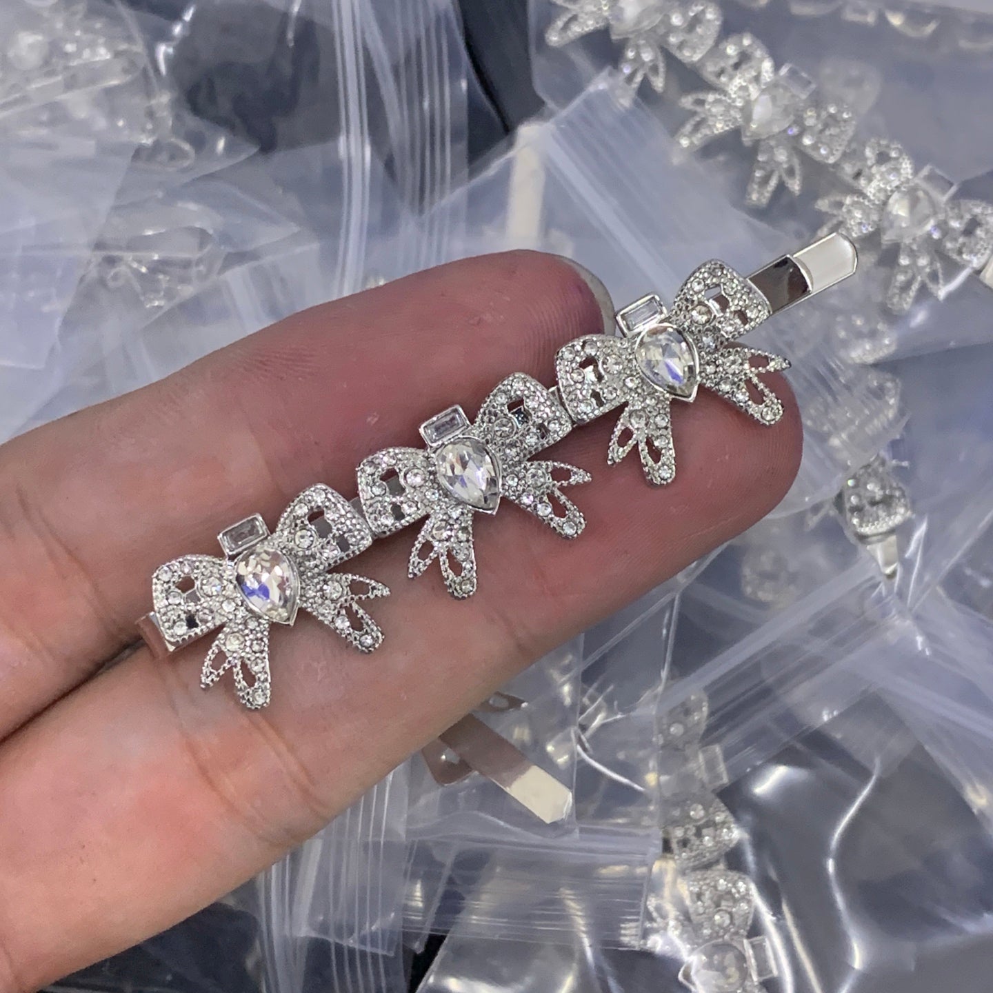 luxluxhouse Low price and high quality accessories Miu Miu