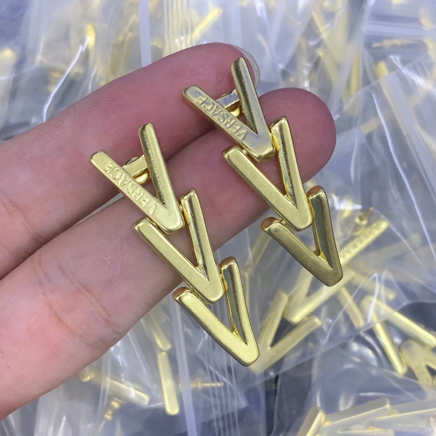 luxluxhouse Low price and high quality accessories Versace