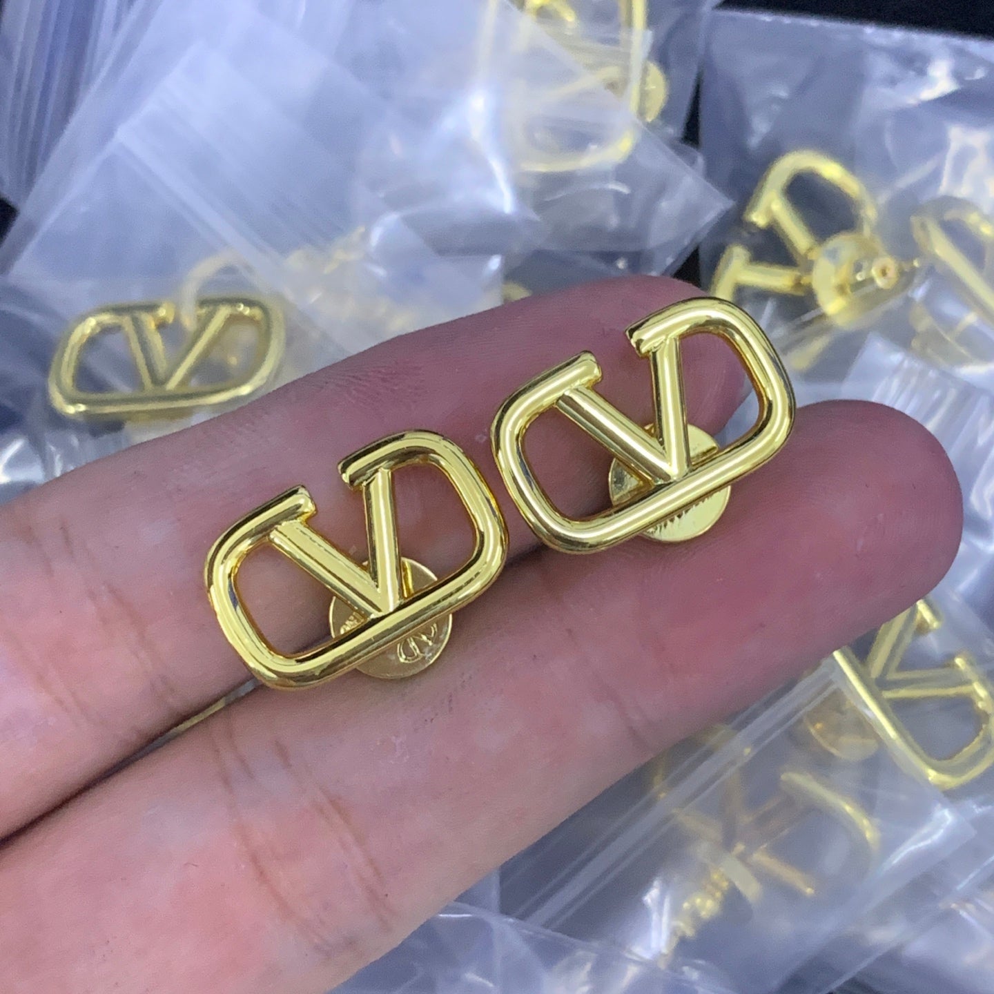 luxluxhouse Low price and high quality accessories Valentino