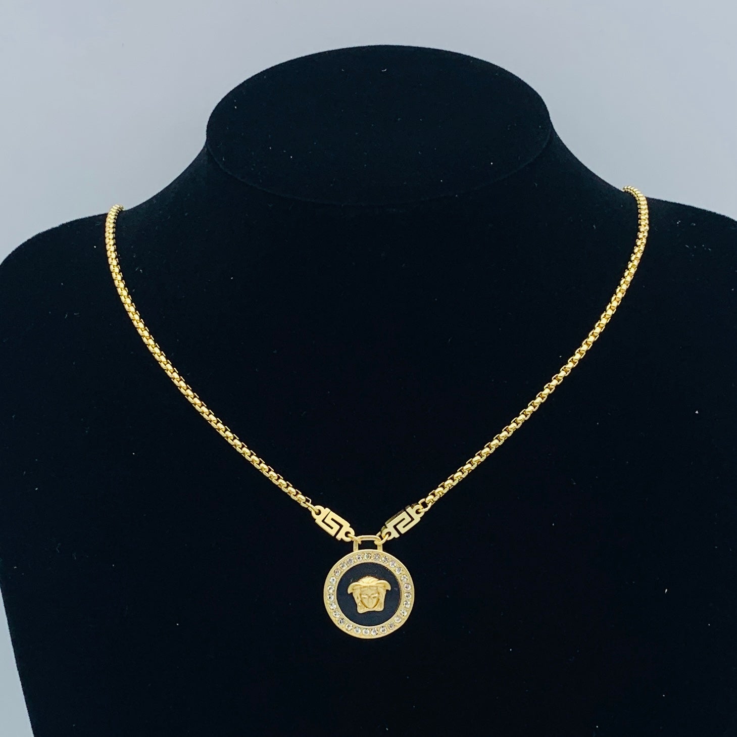 luxluxhouse Low price and high quality accessories Versace