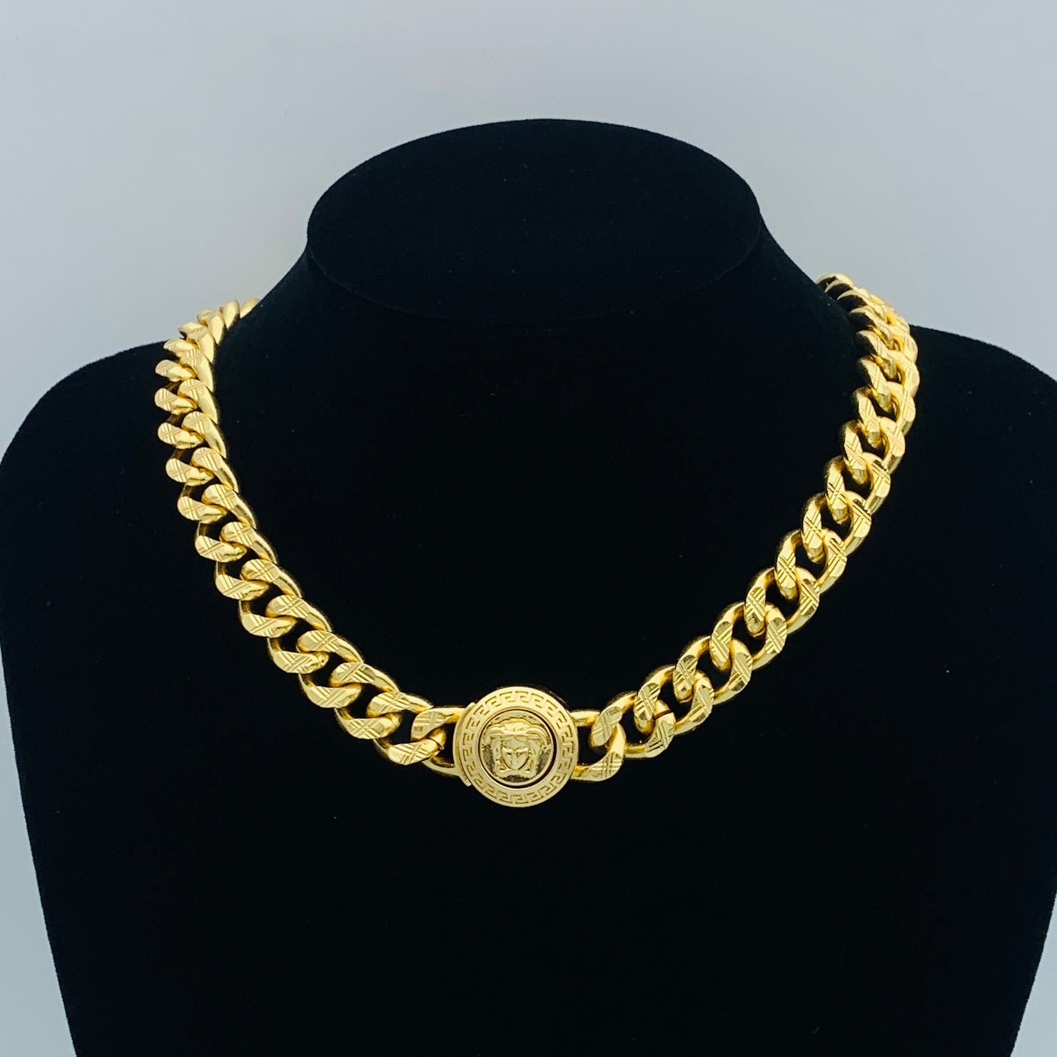 luxluxhouse Low price and high quality accessories Versace