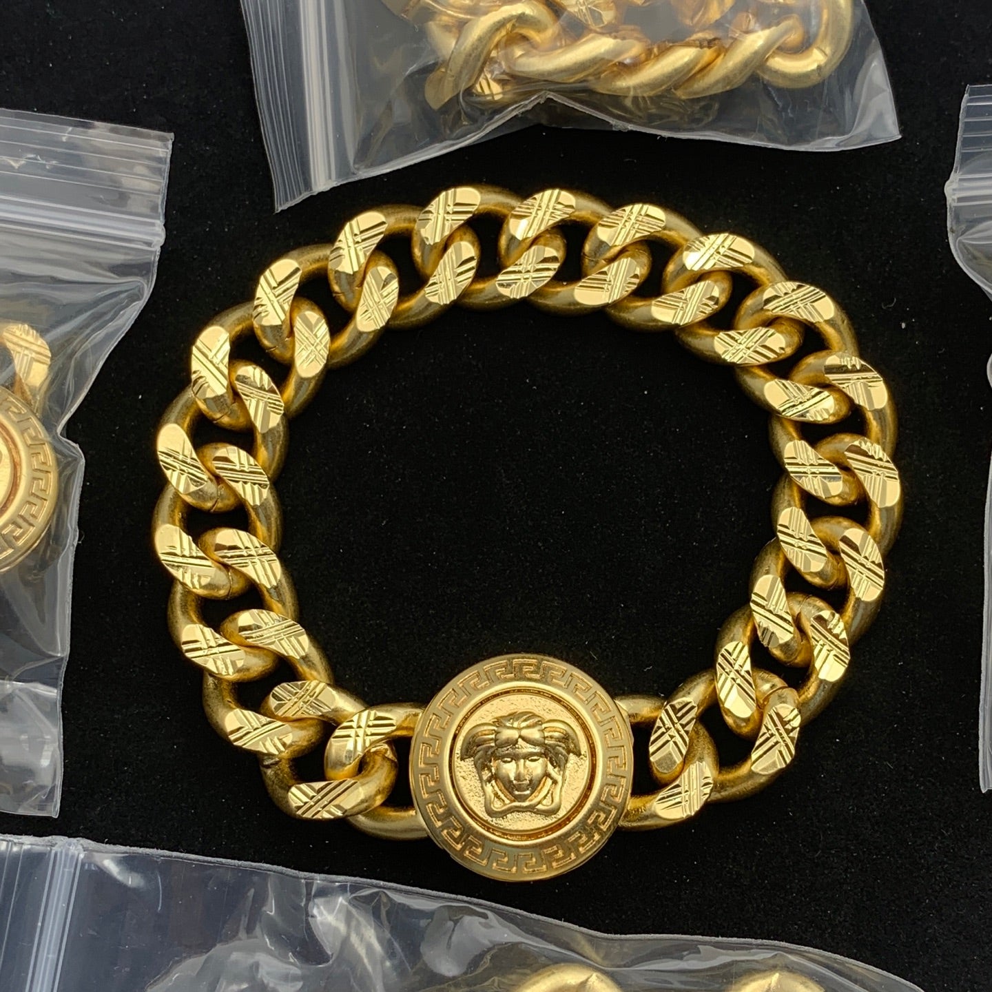 luxluxhouse Low price and high quality accessories Versace