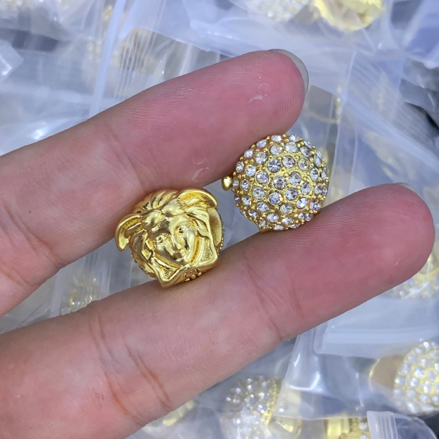 LuxluxHouse Low Price And High Quality Accessories Versace