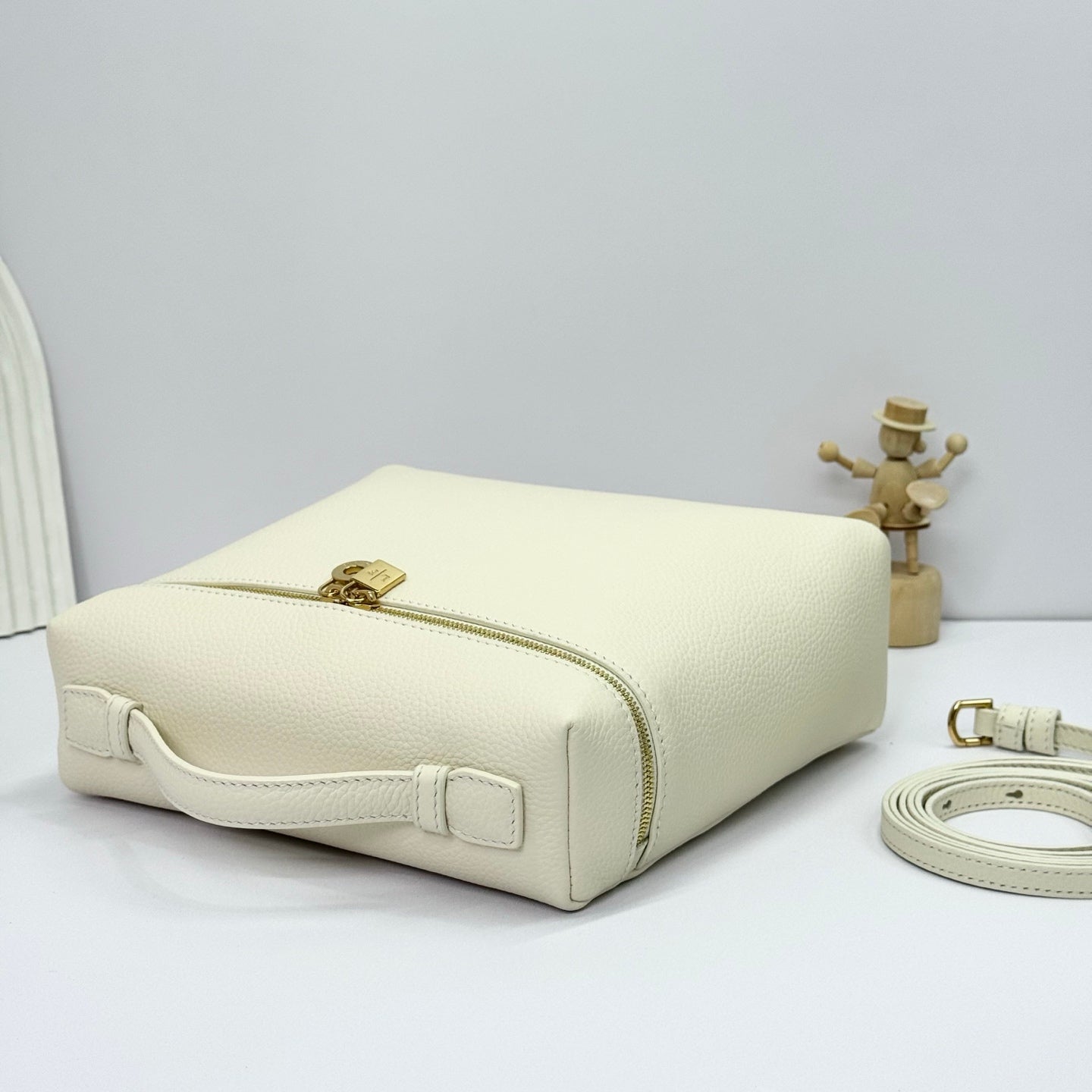 LuxluxHouse Best Quality Bags Loro Piana Women