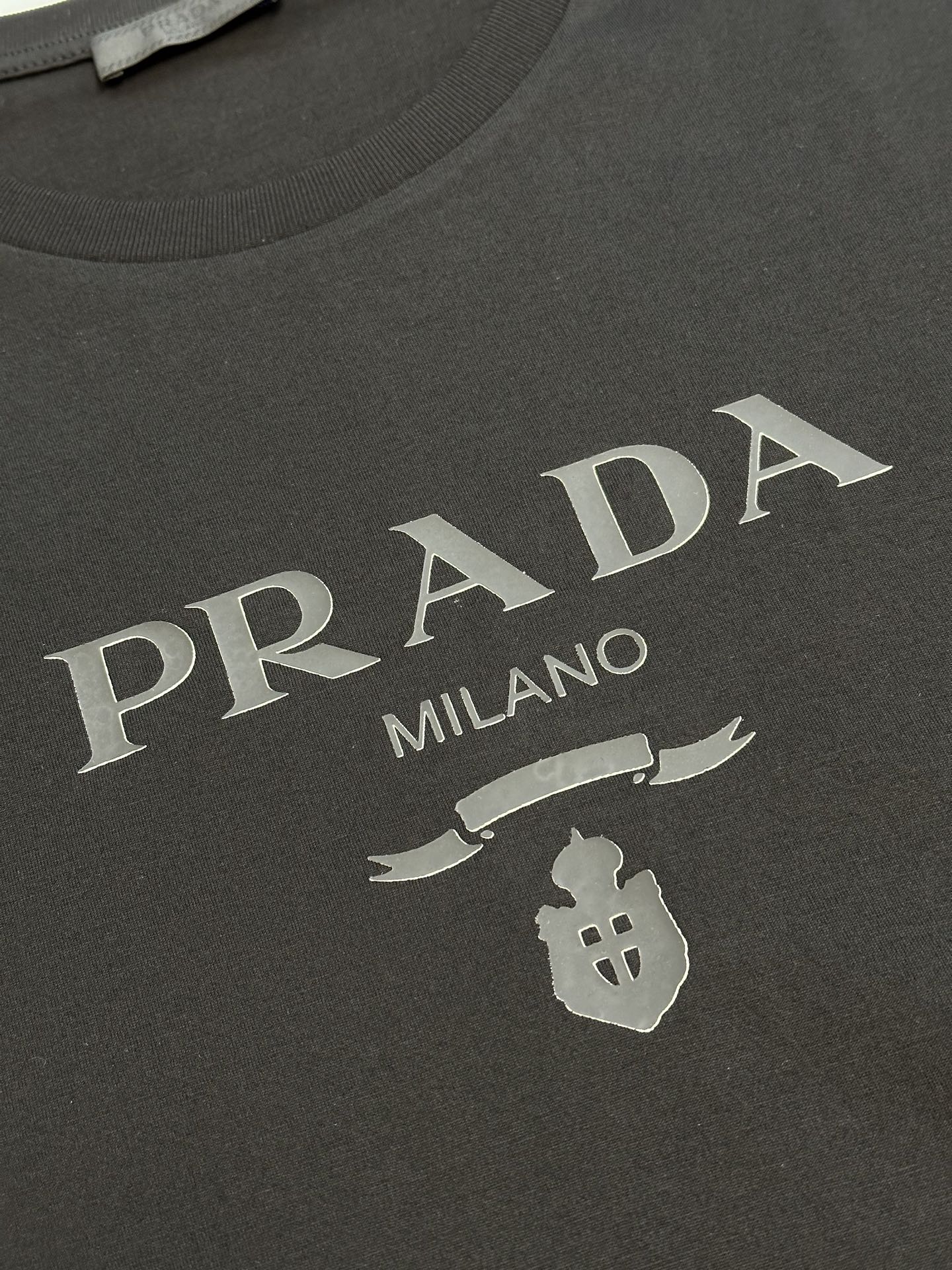 LuxluxHouse Best Quality Clothes T-shirt Prada