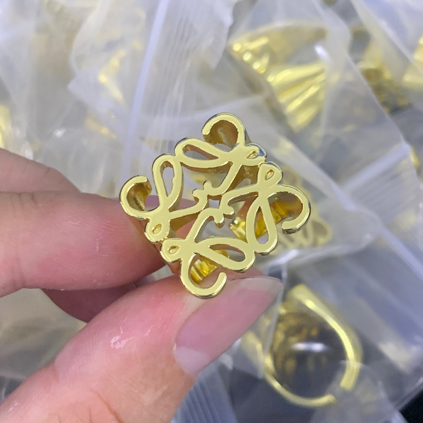 LuxluxHouse Low Price And High Quality Accessories Loewe