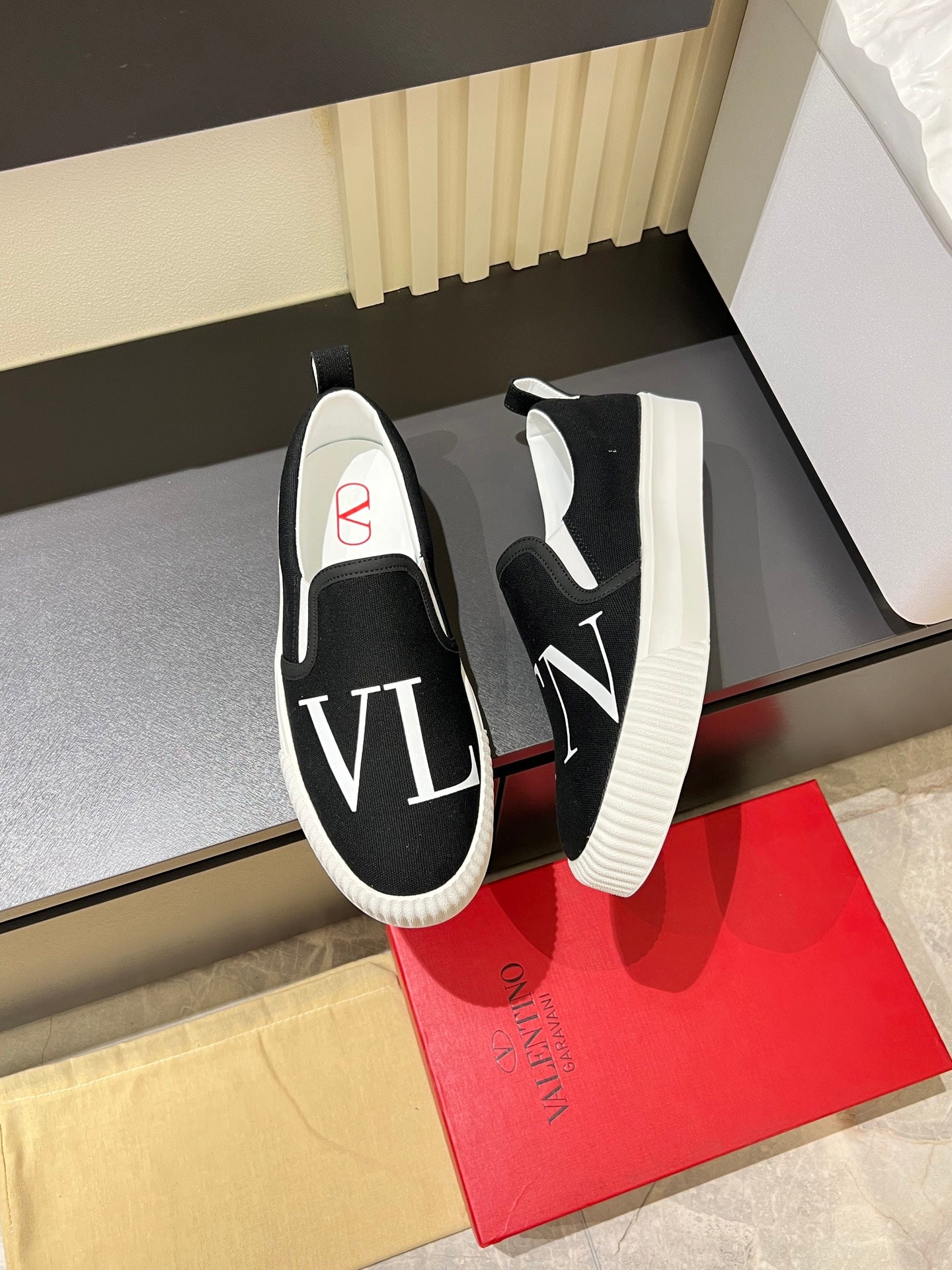 LuxluxHouse Best Quality Shoes Valentino