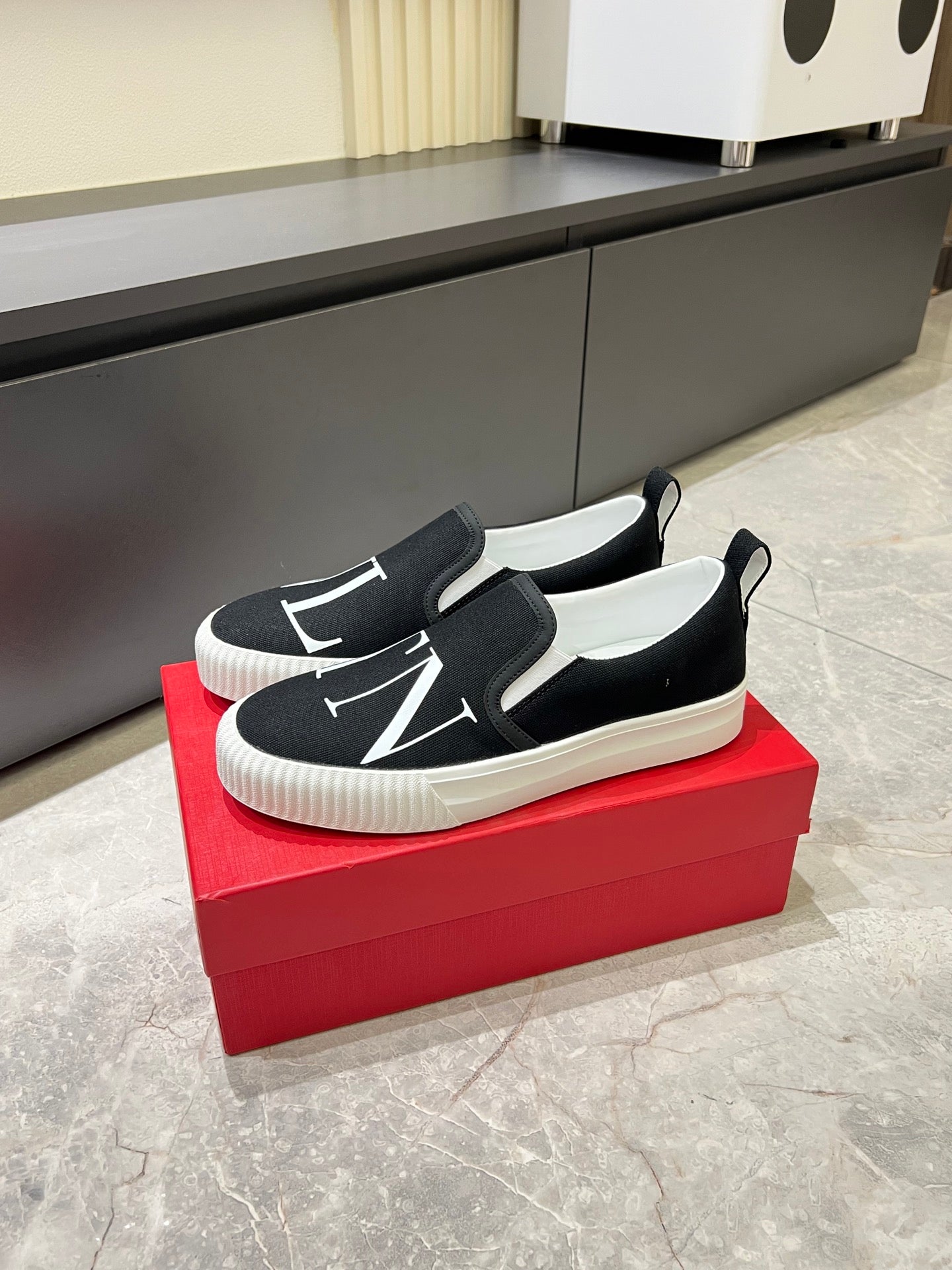 LuxluxHouse Best Quality Shoes Valentino