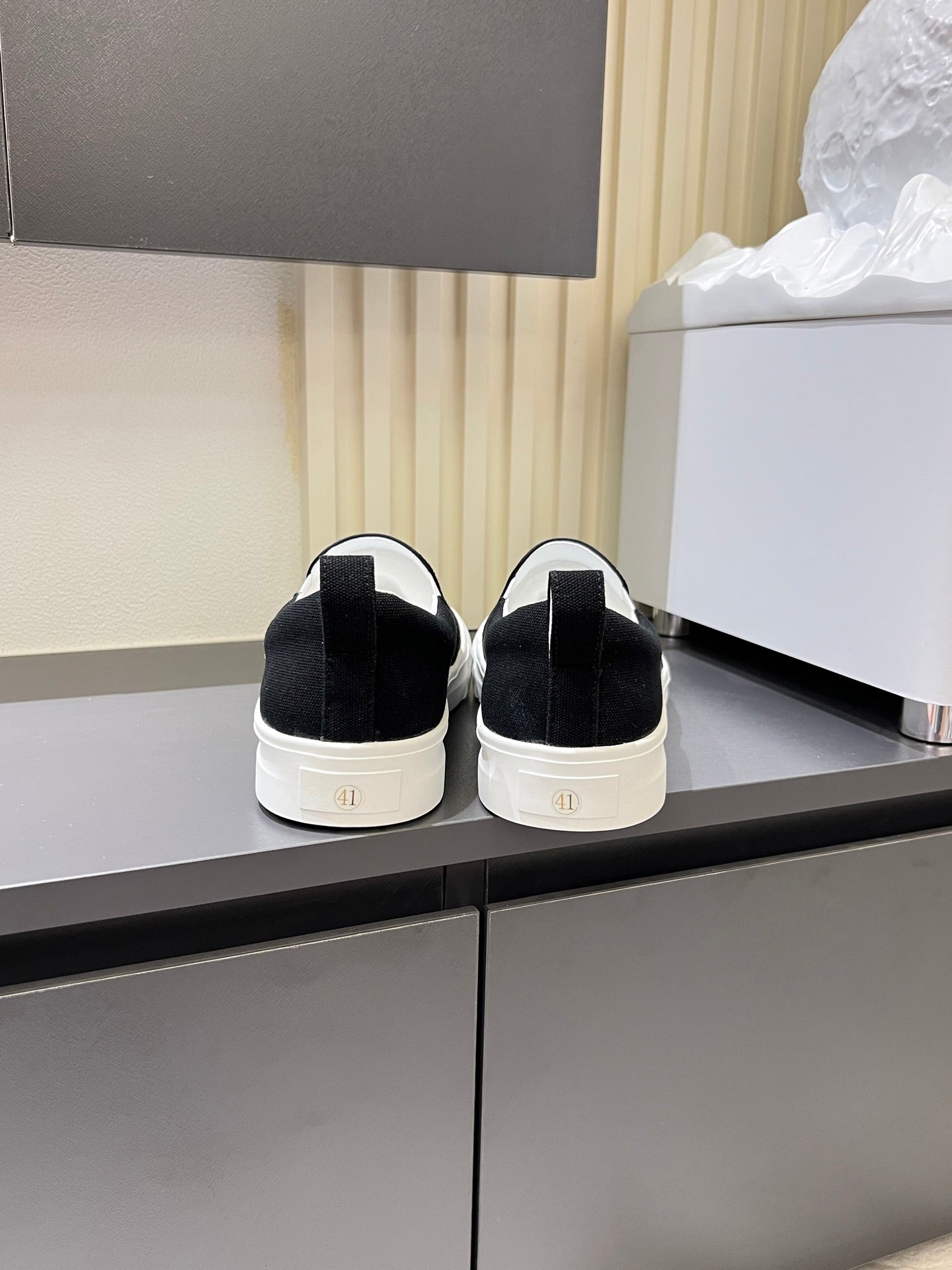 LuxluxHouse Best Quality Shoes Valentino