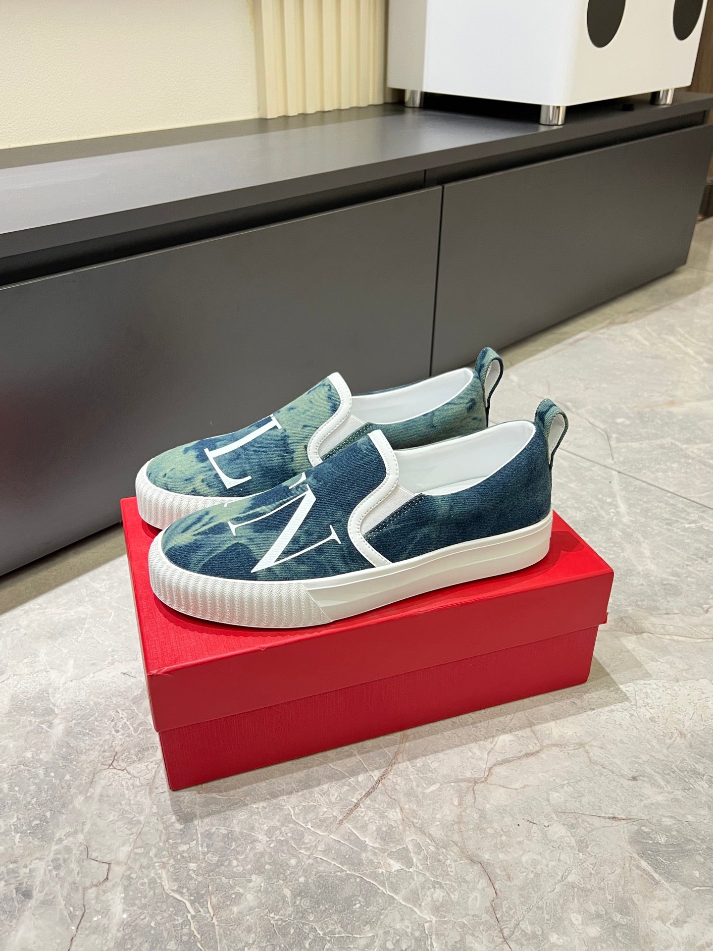 LuxluxHouse Best Quality Shoes Valentino