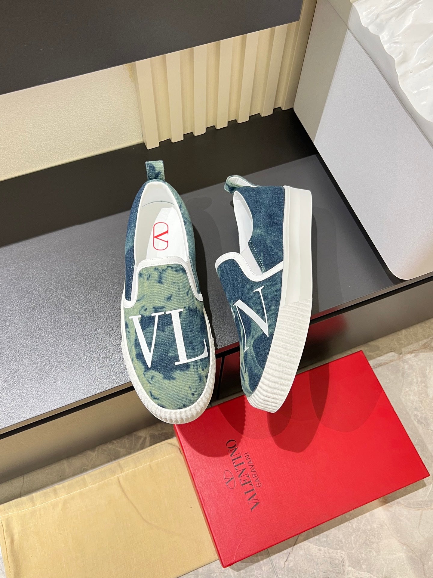 LuxluxHouse Best Quality Shoes Valentino