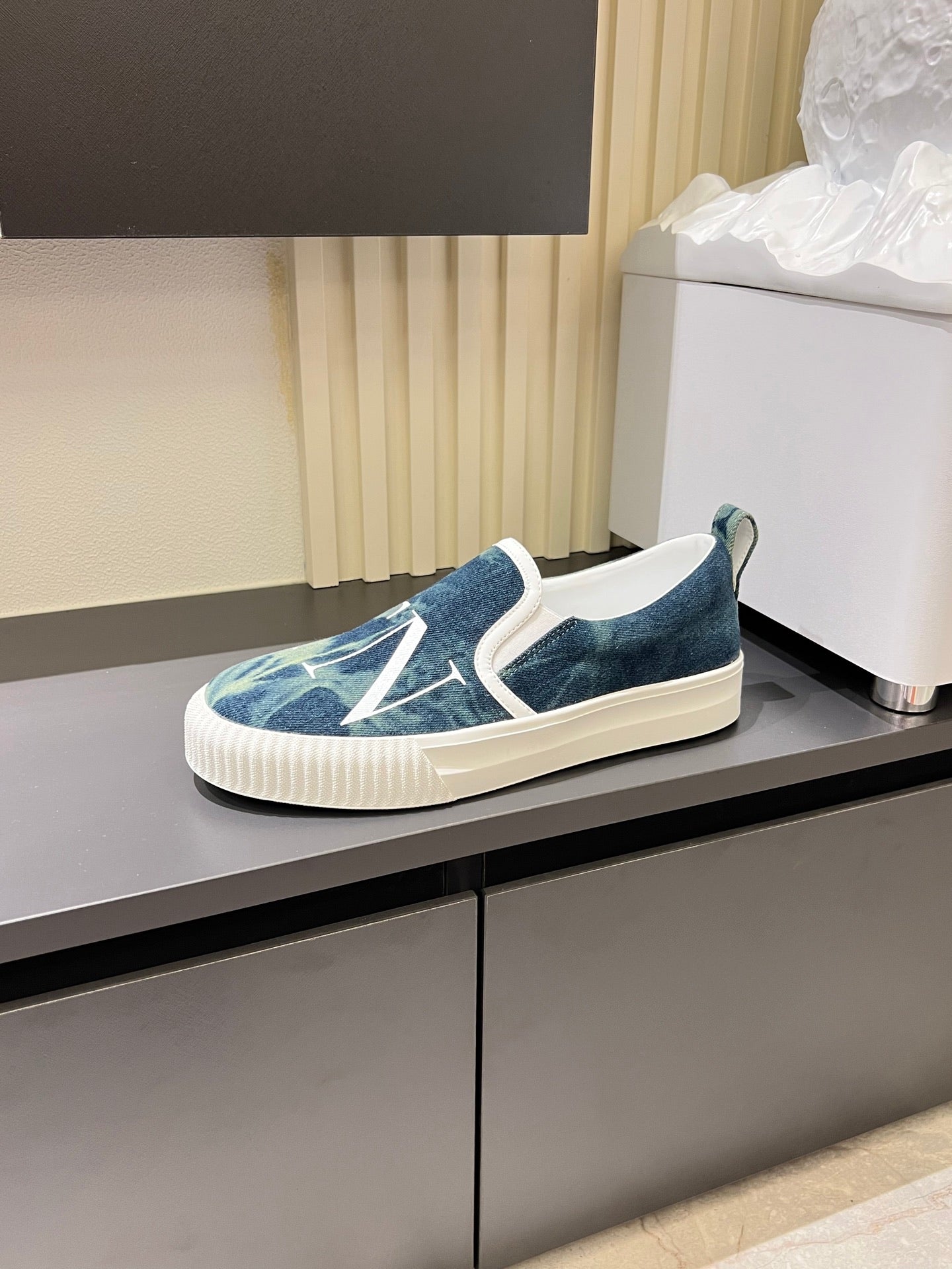 LuxluxHouse Best Quality Shoes Valentino