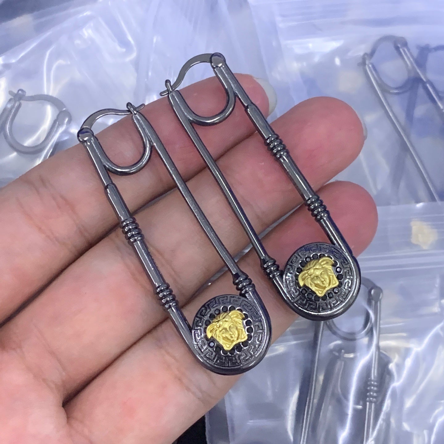 LuxluxHouse Low Price And High Quality Accessories Versace