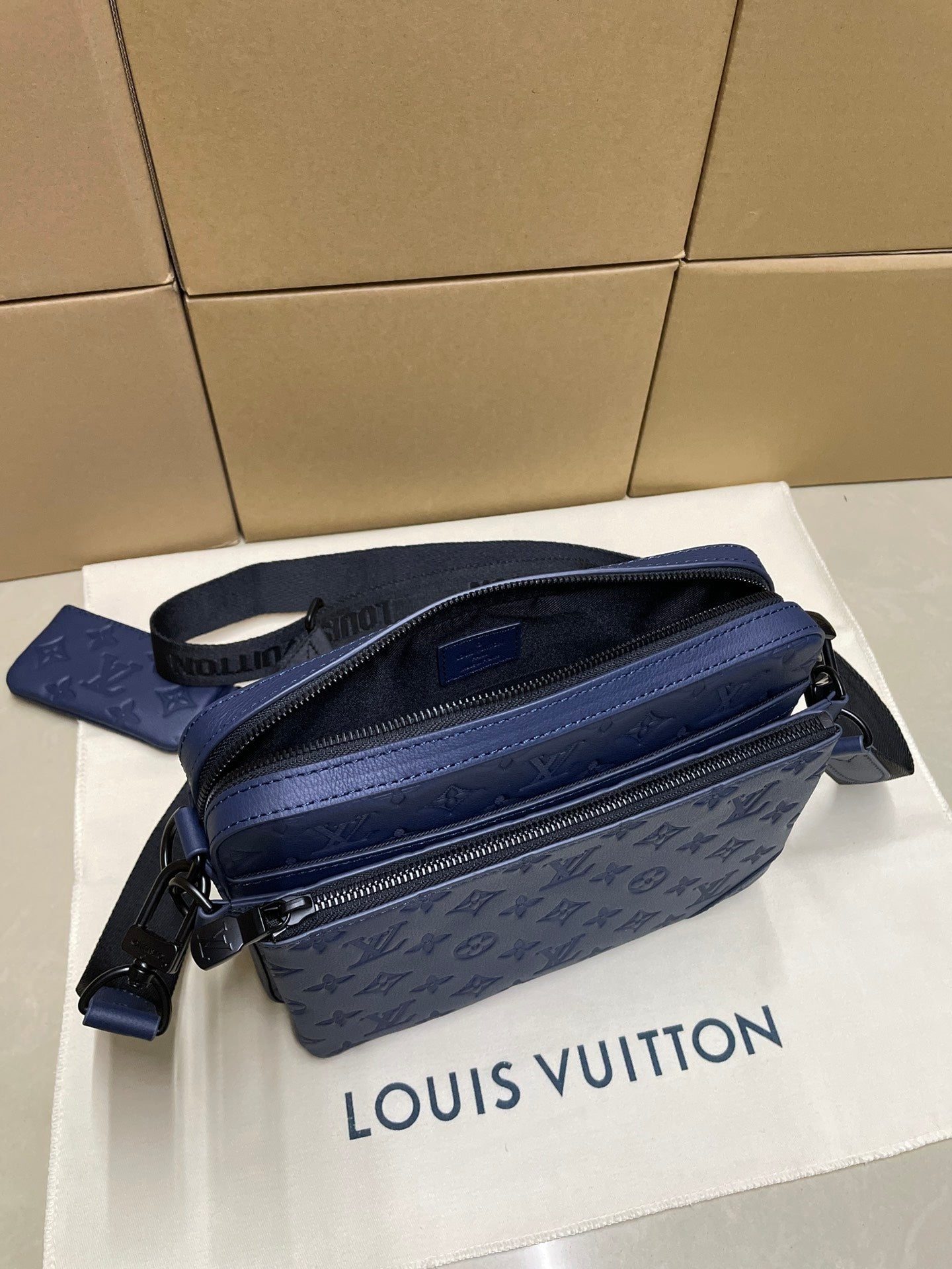 LuxluxHouse Best Quality Bags Louis Vuitton Men
