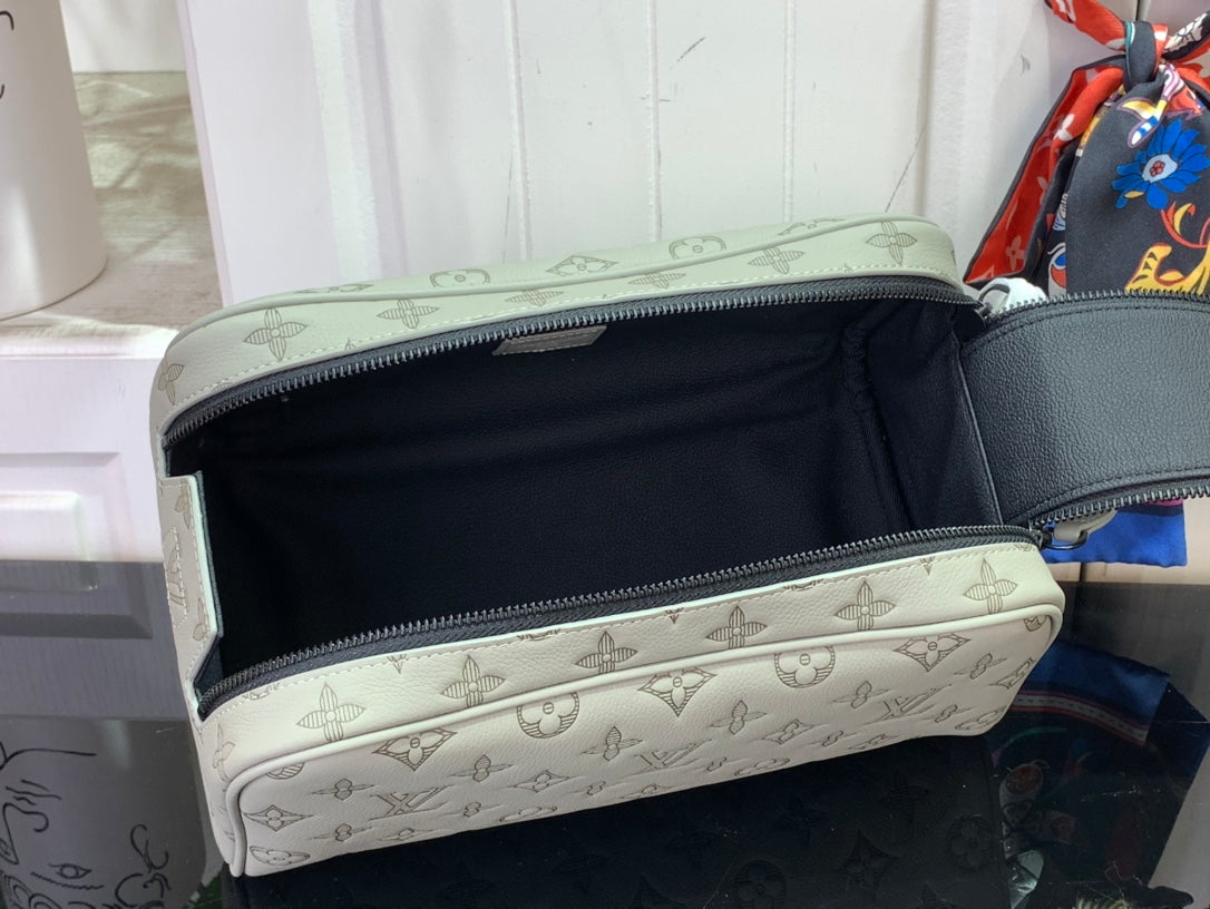 LuxluxHouse Best Quality Bags Louis Vuitton Women Men