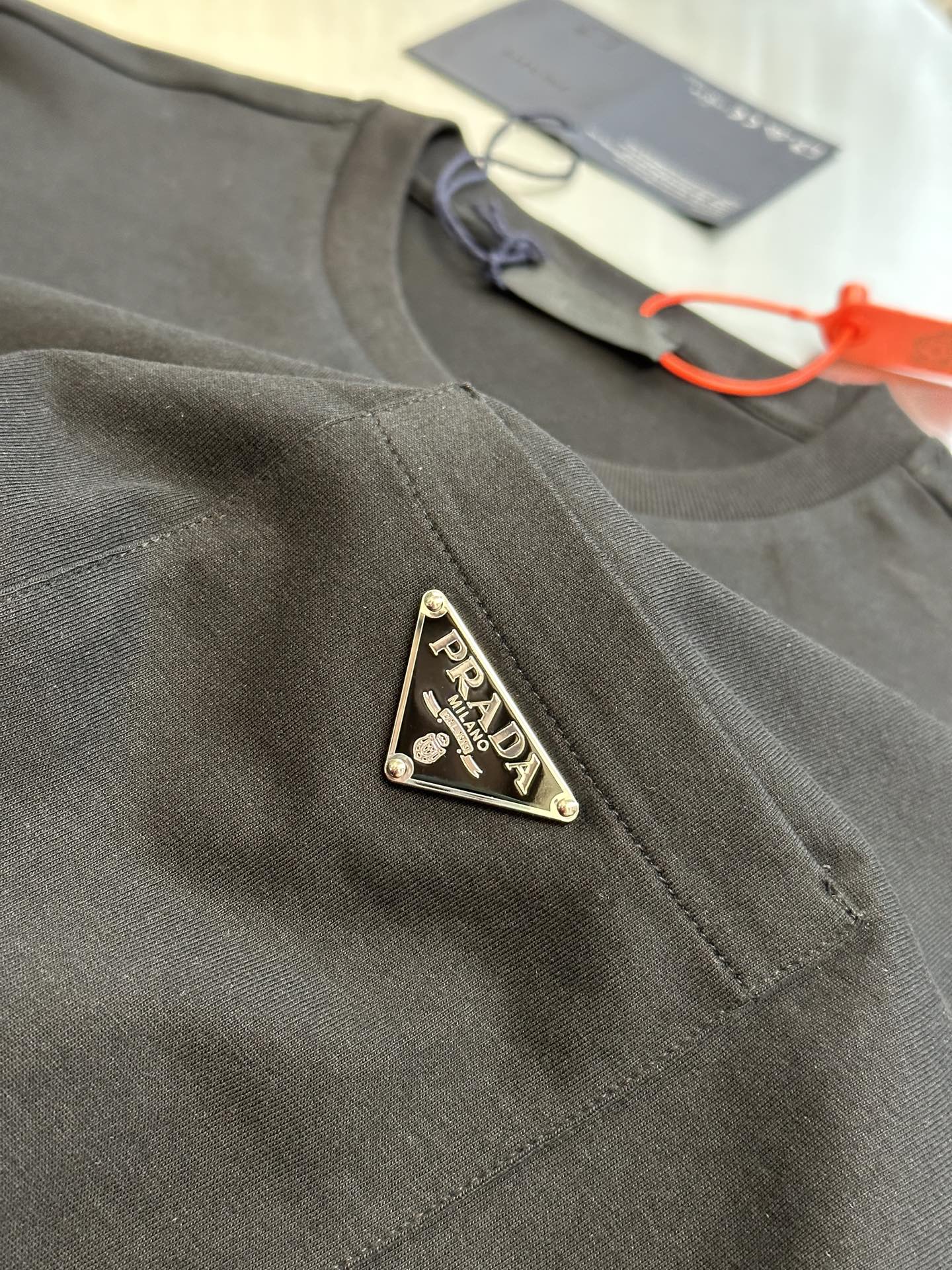 LuxluxHouse Best Quality Clothes T-shirt Prada