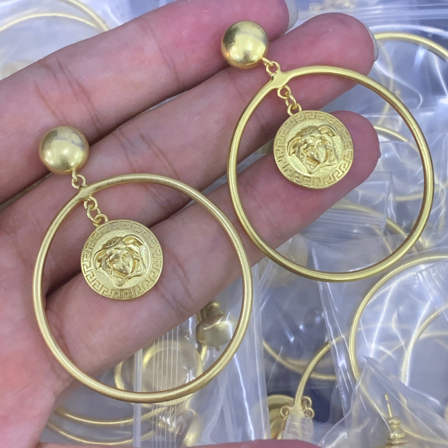 LuxluxHouse Low Price And High Quality Accessories Versace