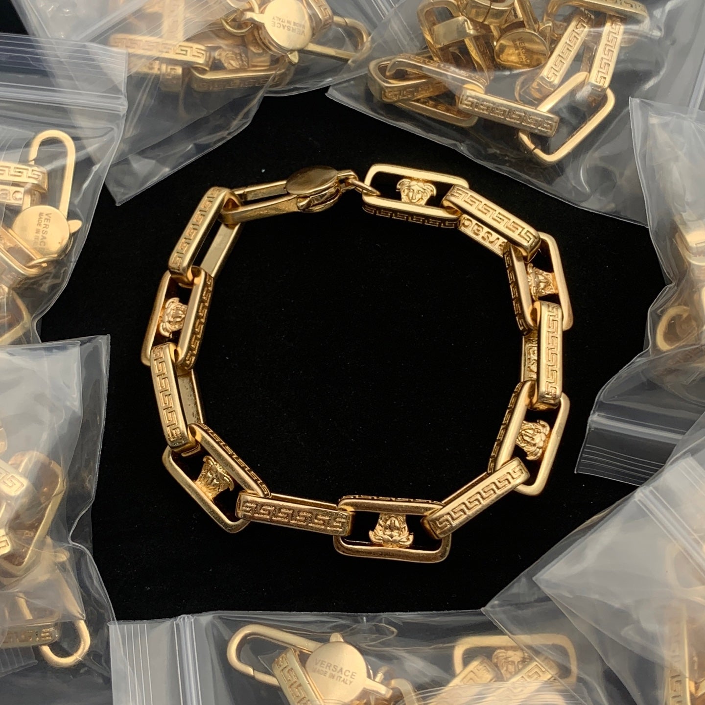 LuxluxHouse Low Price And High Quality Accessories Versace