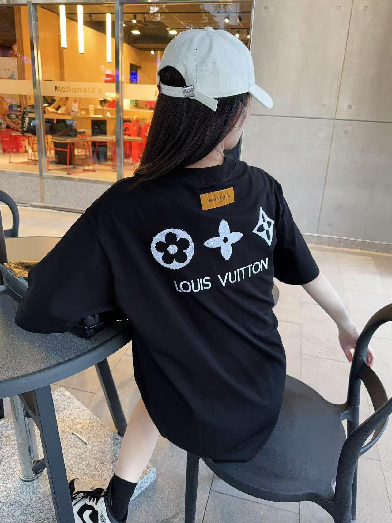 LuxluxHouse Best Quality Clothes T-shirt Louis Vuitton