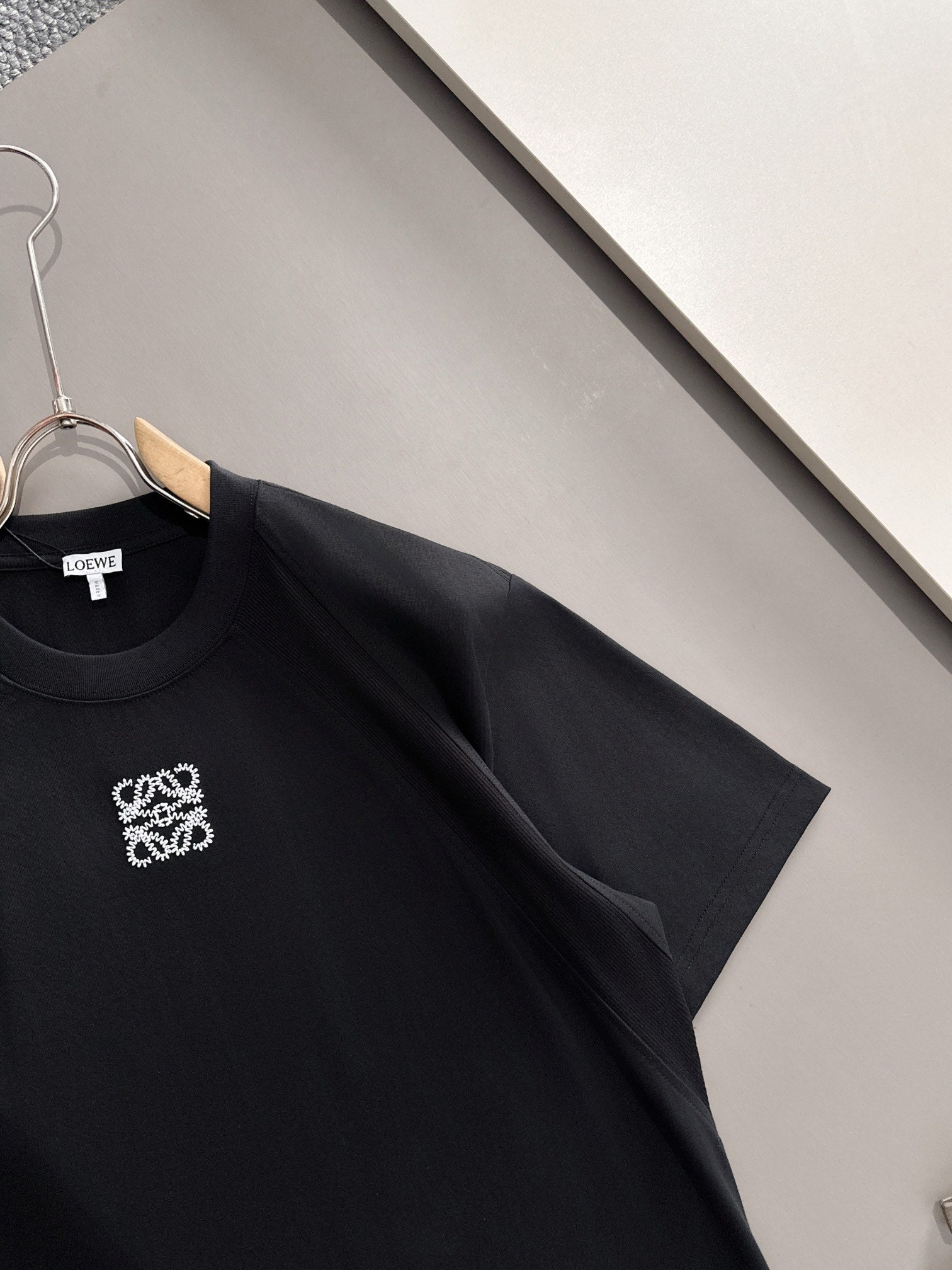 LuxluxHouse Best Quality Clothes T-shirt Loewe