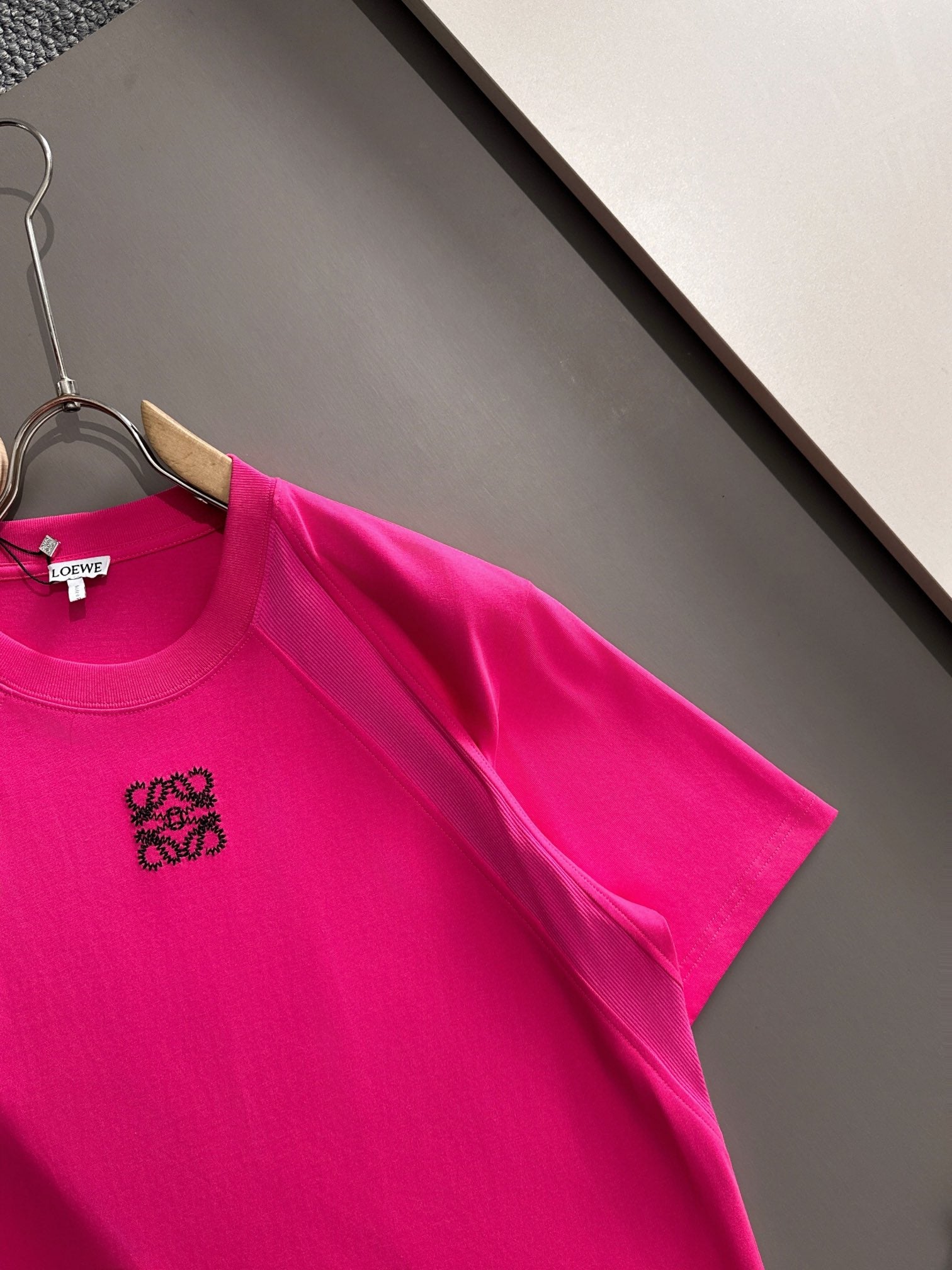 LuxluxHouse Best Quality Clothes T-shirt Loewe