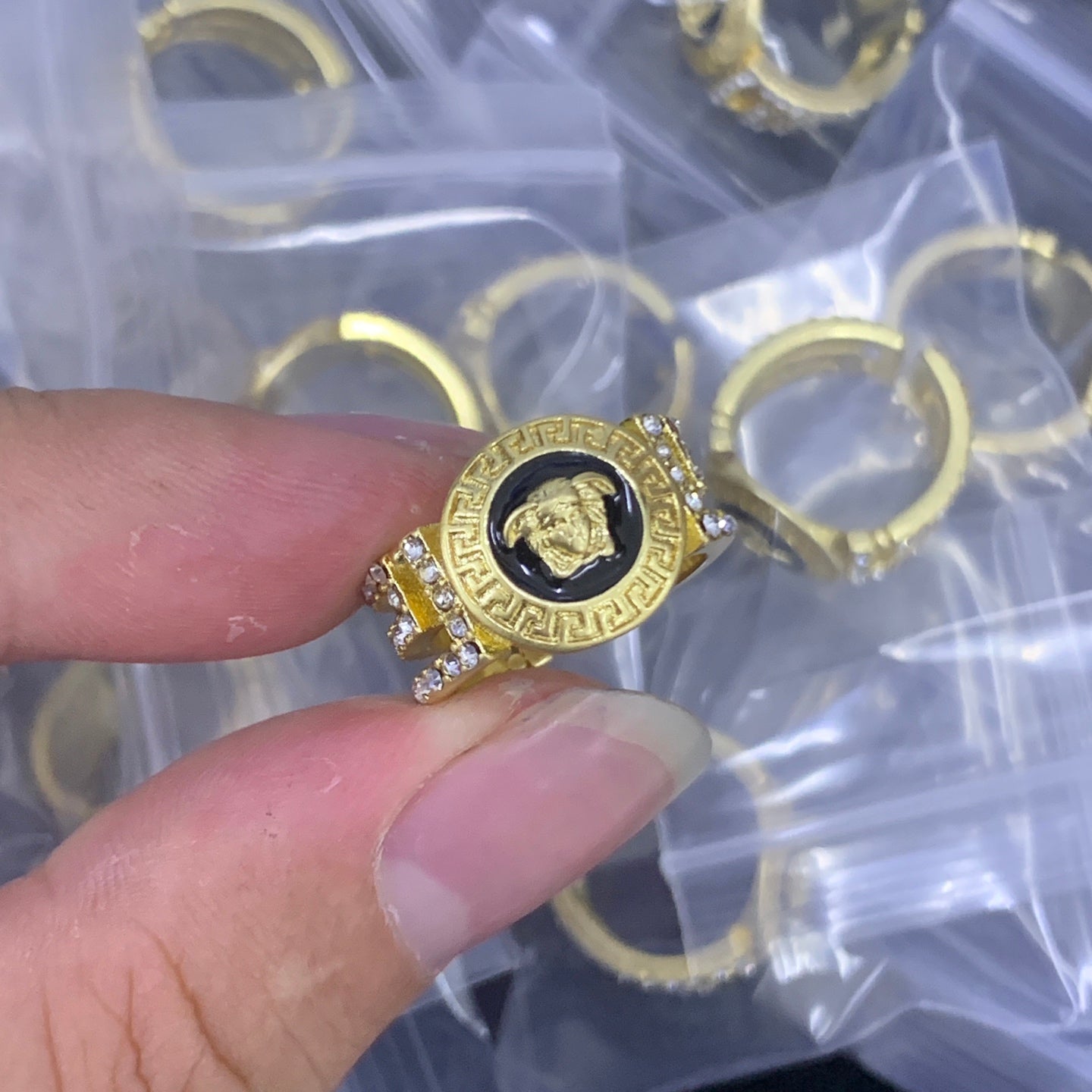 LuxluxHouse Low Price And High Quality Accessories Versace