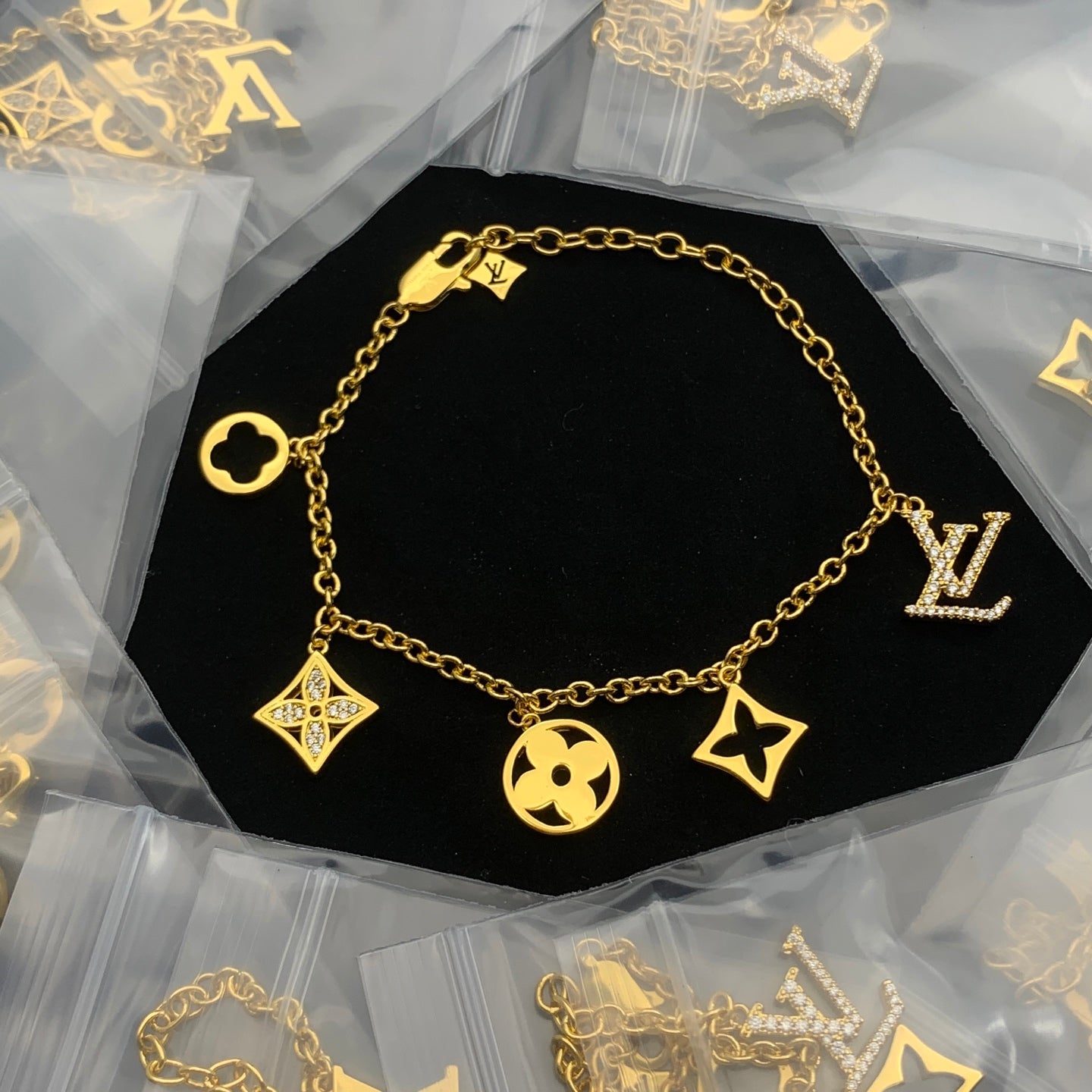 LuxluxHouse Low Price And High Quality Accessories Louis Vuitton