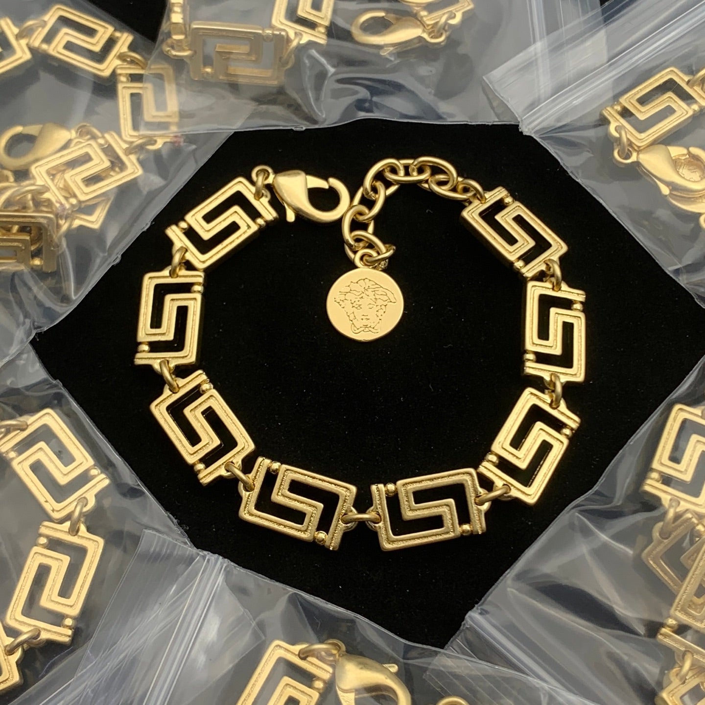 LuxluxHouse Low Price And High Quality Accessories Versace