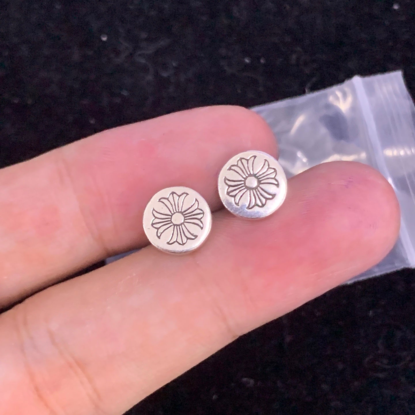 LuxluxHouse Low Price And High Quality Accessories Chrome Hearts