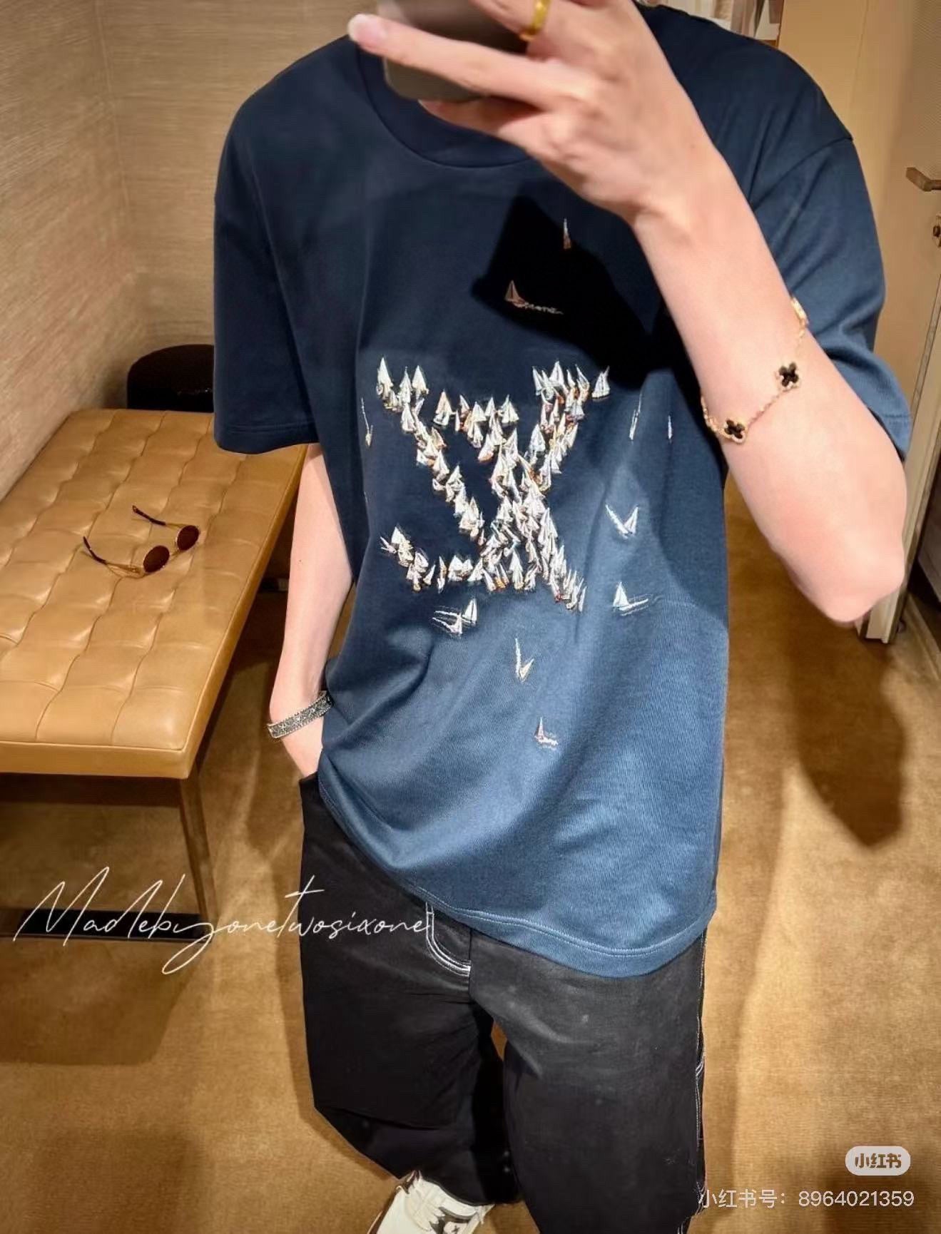 LuxluxHouse Best Quality Clothes T-shirt Louis Vuitton