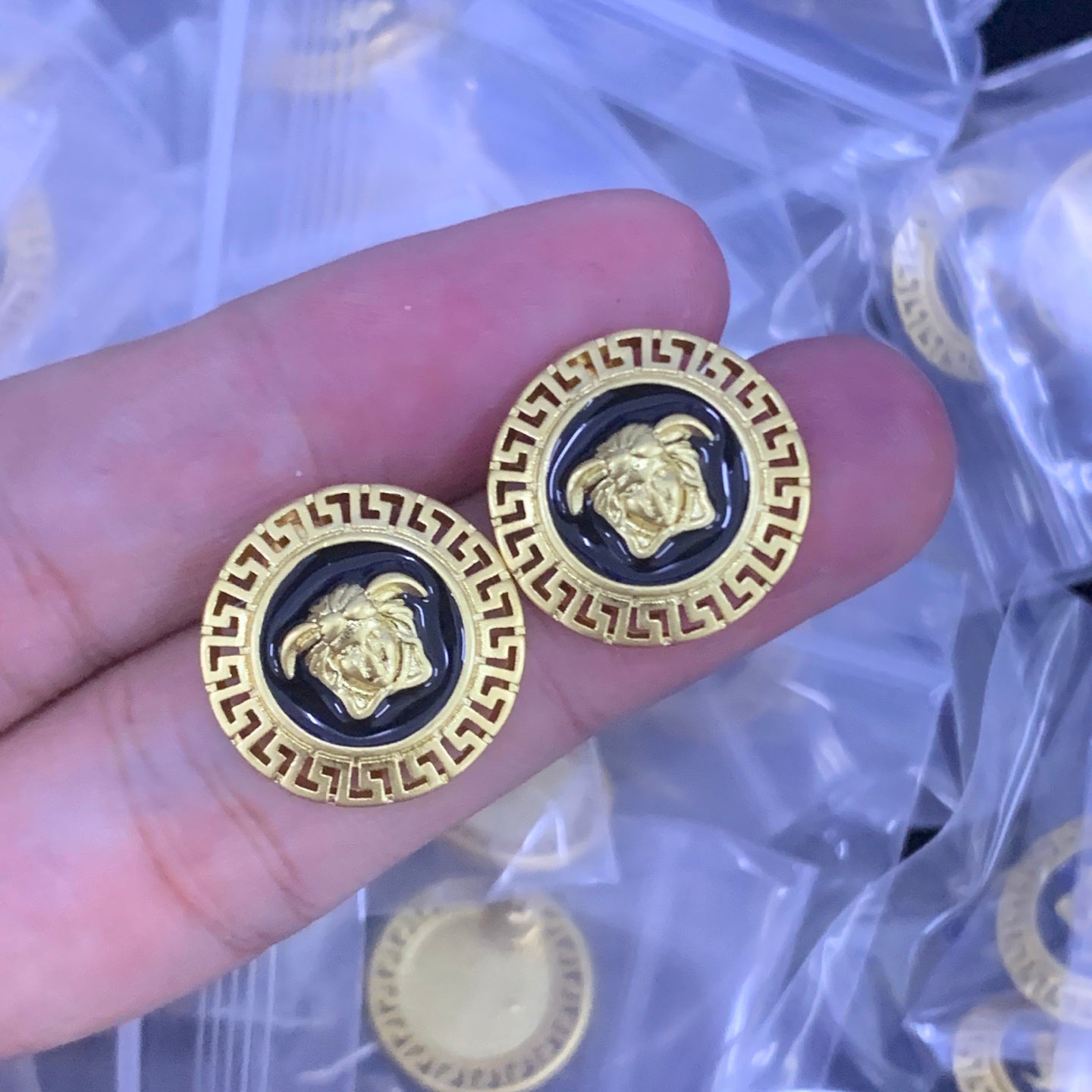 LuxluxHouse Low Price And High Quality Accessories Versace