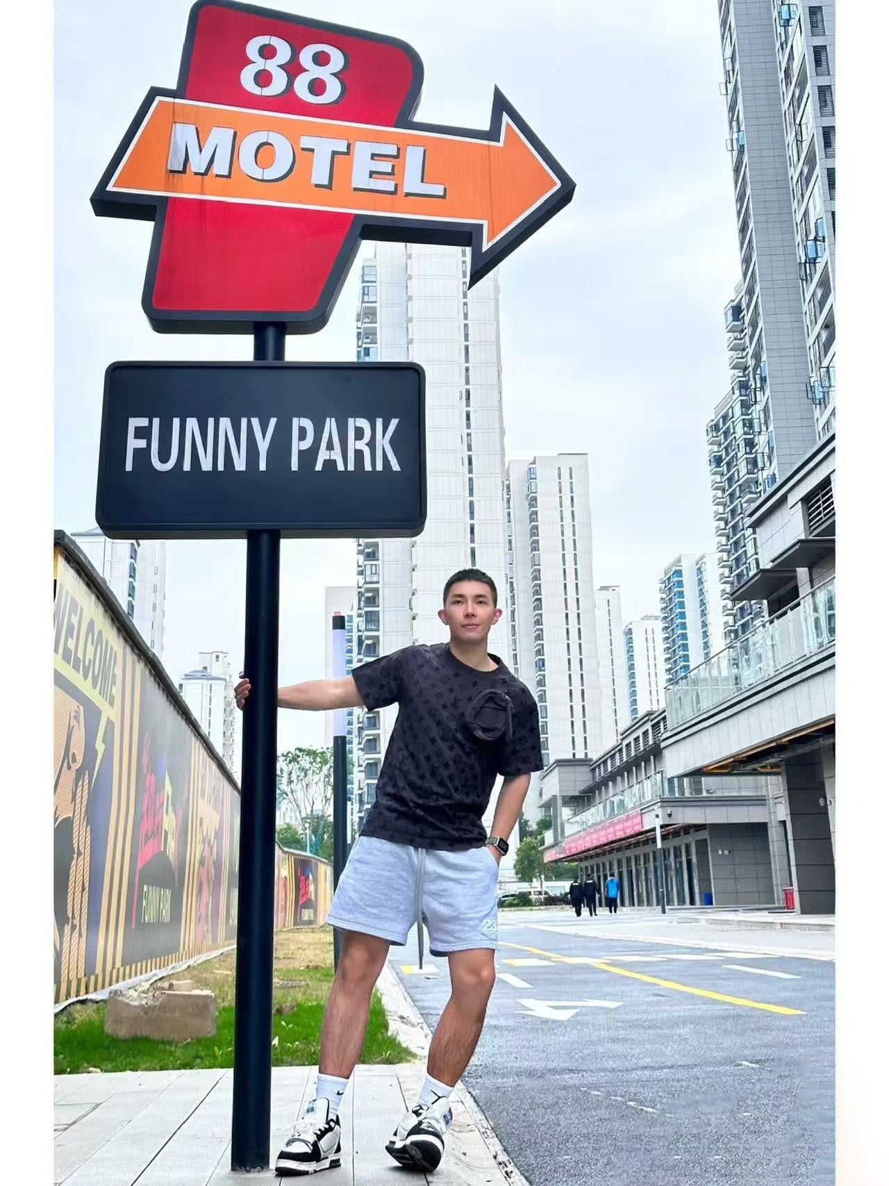 LuxluxHouse Best Quality Clothes T-shirt Louis Vuitton